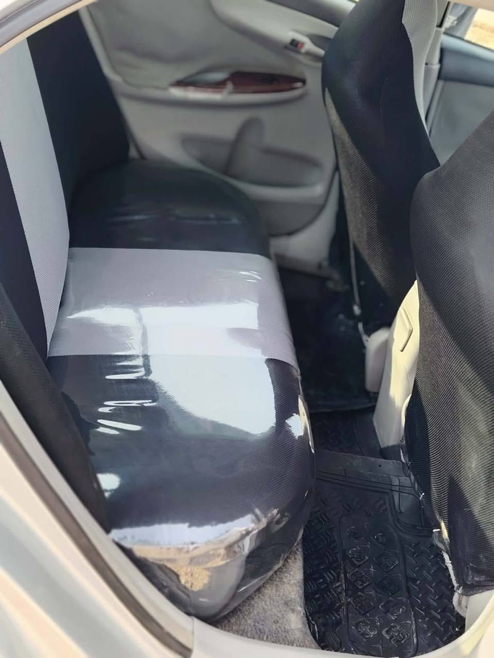 السلام عليكم
كورلال خليجي محرك 18 موديل 2008
كير شرط محرك بي بدايه نفخ 
تخم تاير اربع جديد سيارة نضيفه وجديده 
ترهم مراوس مع الانتره الامريكي موديل 17او 18
السعر 120رقم نينوى الاماني 
الهاتف ***********
***********
