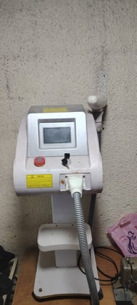 جهاز كاربوني للبيع بس الكارت خلصان ب ١٠٠  وميز اكرلك ب ٢٥ نضيف  مديتة ...