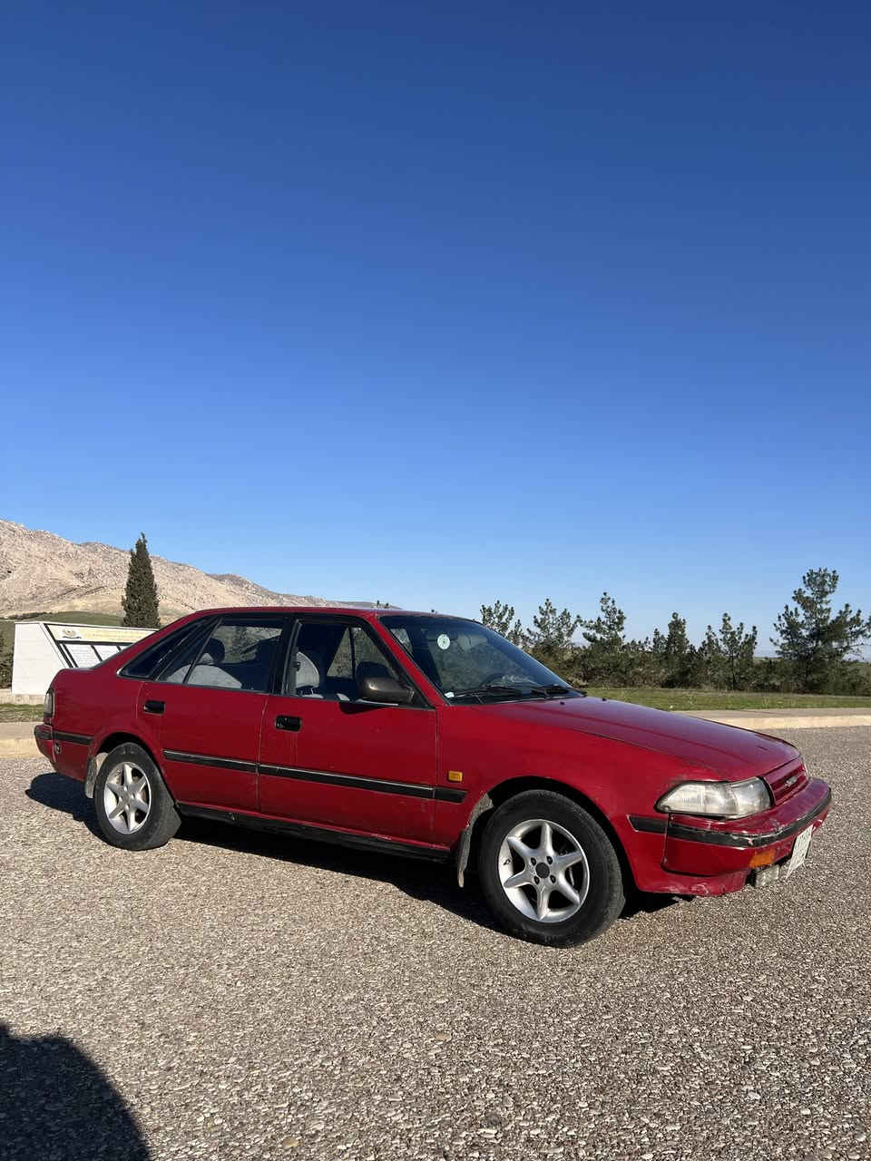 سلام عليكم 
سيارة كارينا موديل 1991 السيارة مثل ما مبين بالصور مستعجل بالبيع كير و محرك و تحويل شرط كير و محرك كورولا السيارة بيها شوية مصرف سنويتها 2026/3/3 يعني خلصت بس تجددها ما عليها غرامة تأخير سنوية بس عليها غرامة 130 الف تنزل من السعر السعر 27 وبيها مجال (مكان السيارة دهوك/عقرة).
للتواصل*********** الرقم بي واتس اب هم،
تحياتي...
