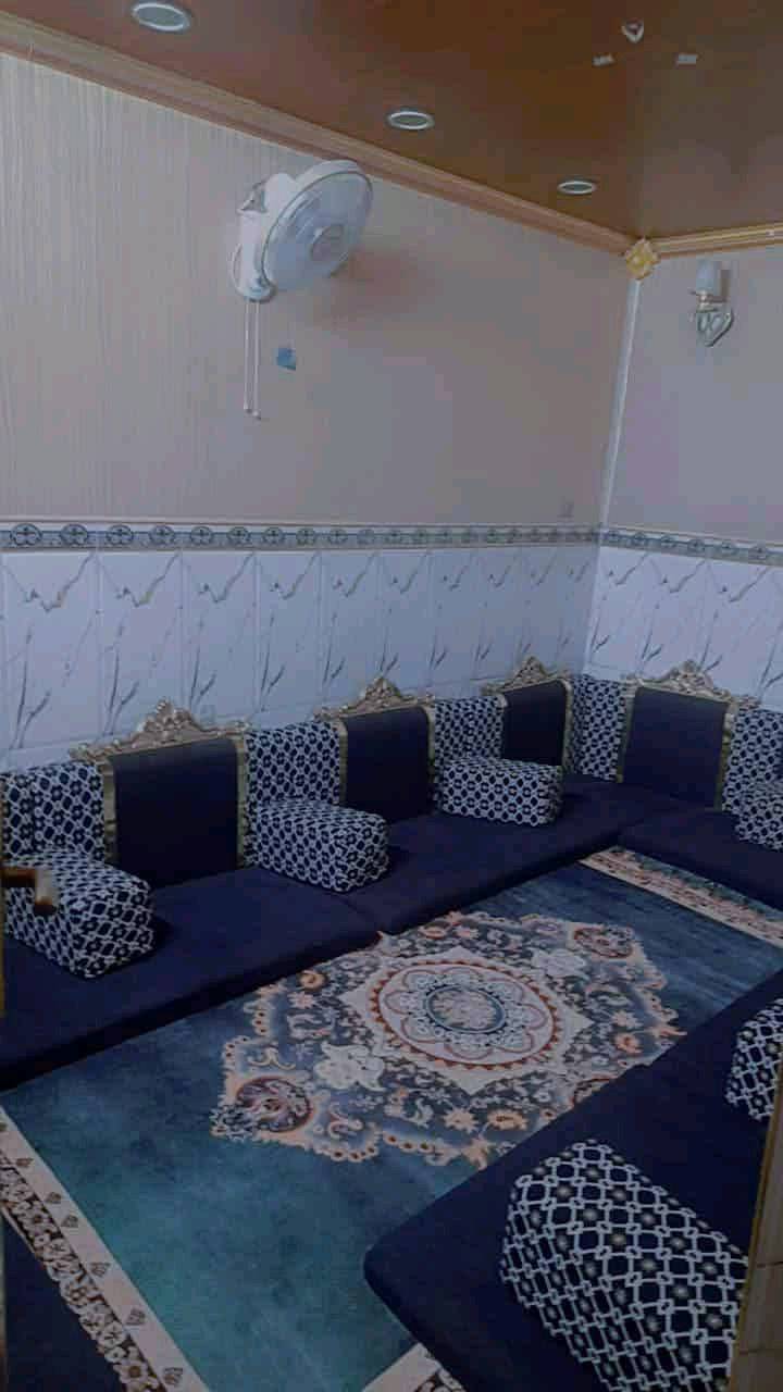 بيت للبيع غرفة صاله مطبخ استقبال محل 
المساحه 120م 
النجف حي الرحمة شارع السوك 
كاشي سراميك بورسلين اسقوف ثانويه 
***********
السعر 38