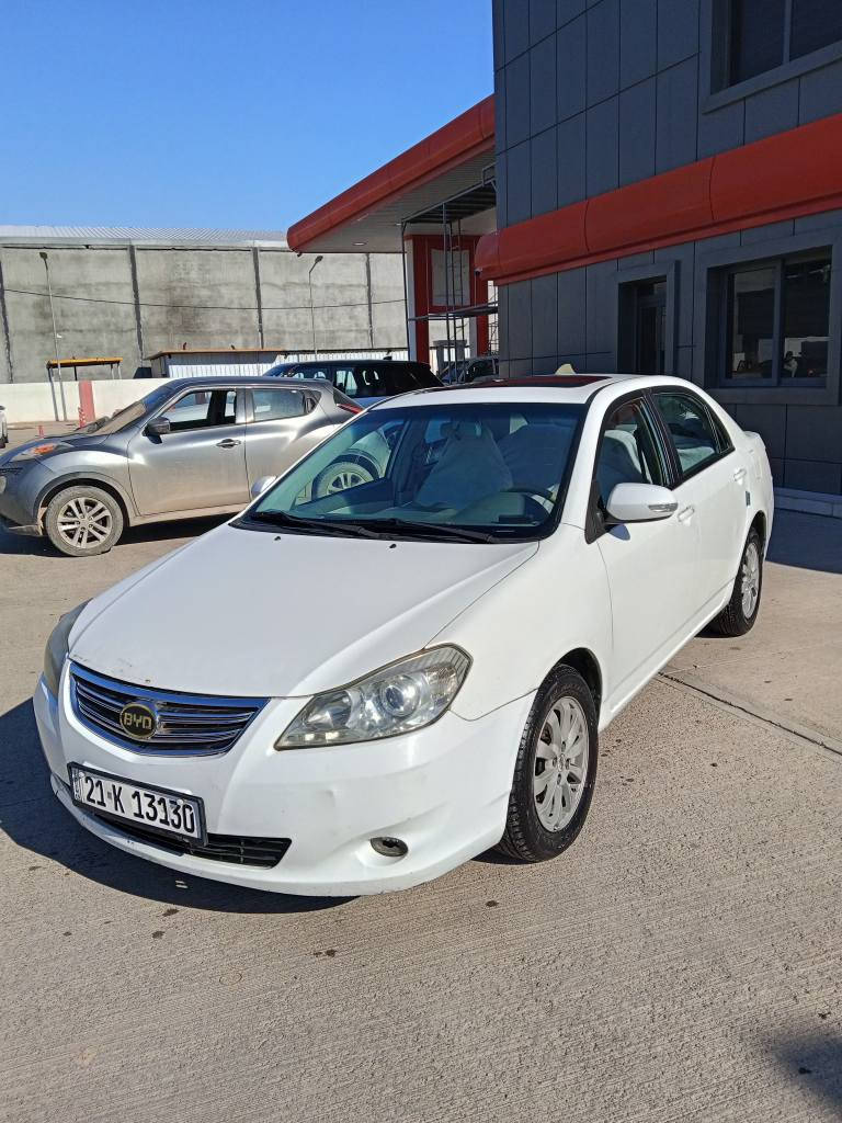 بی وای دی مۆدێل 2014 چوار پارچەی لای سەکن سبوغە دەعمی پێشەوەی نیە لای یایەق سبوغی نیە جەمپێکی کەمی سندوقی هەیە حەوزی نەگرتوە سەقف و دینگە بە شەرت وەرگەراو نیە شانسی نیتی 
*********** أربيل, العراق
