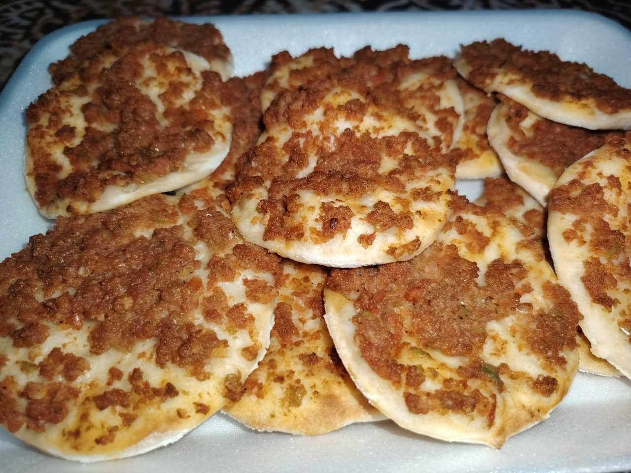 حبايبي اني اشتغل بالبيت تجهيزات غذائيه..كل انواع الاكلات والحلويات والمعجنات توصل على خاص أمانة الله كلمن تجي عينه عالمنشور يرفعه بكلمة ياالله..


**إذا كنت صاحب هذا الإعلان وتريد حذفه لأي سبب، رجاءا أرسل رسالة إلى الدعم الفني**