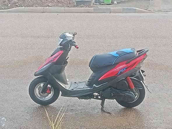 السلام عليكم 
للبيع ماكس عدله رنبه 
مكفوله من كلشي الدراجه امولحه ومكينه برغي ممفتوح بيها خرسه 
صالصنه Fm
مكاني ديالى شهربان 
***********
السعر 800 وبيها مجال بصيط
