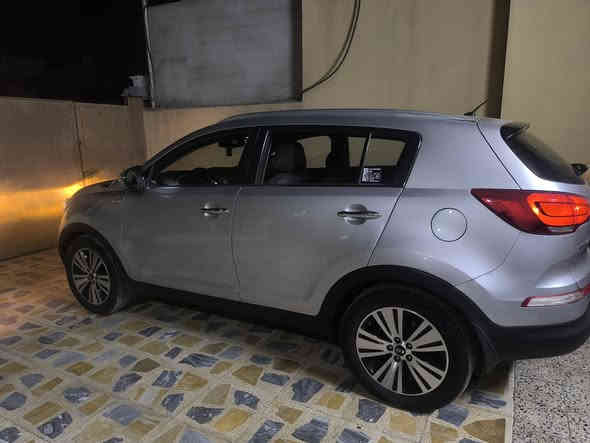 السلام عليكم 
من رخصة الادمن
سياره سبورتاج موديل 2014 للبيع كوري باي كوري فول فول مواصفات 
1. بصمه
2. بانوراما
3. حساسات خلفيه 
4. كاميرا خلفيه
5. محرك 2400دوش المرغوب
6. مري شفط
7. شاشه كبيره
8. دفع رباعي
9. مانع انزالاق 
10. مانع انحدار 
11. مثبت سرعه
12. تحكمات ستيرن
13. قطعتين تبريد
14. ويل كب اصلي
15. هاند بريك بالرجل
16. نظام abs
17. ثلاجه
سياره فول ع الاخر بيها فقط ملاحظات مثل تعديل pdr ويوجد شخوط على البوند شراي ادفع سعرك وبطن عيني موجود خاص.
للتواصل:***********
