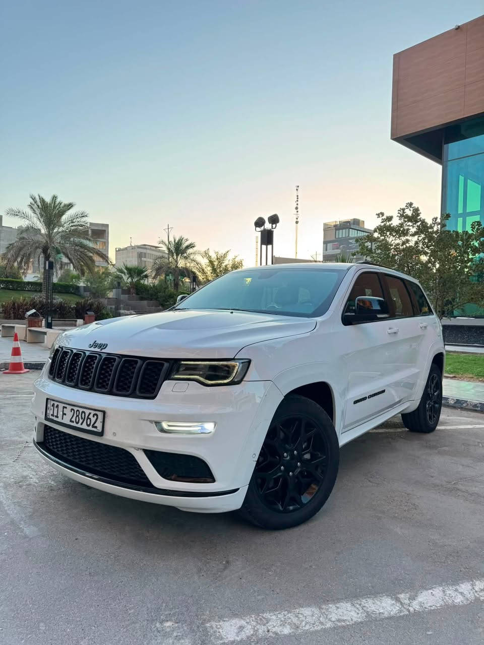جيب  S  موديل 2021 ( خـليـجـي )
وكالة هارلم  
 داخل جلد اسود

(سعرها مناسب 🔥) 
السعر : $308 بي مجاال بسيط

العنوان : بغداد - حي الجامعة
رقم الهاتف : ***********

فول مواصفات  
(خليجي) . وكاله هارلم
‏‎المحرك : V6.  3.6L .
ماشيه  43 الف مايل

فول مواصفات 1/1 
داخل احمر واسود

- بصمة
- بصمة ابواب
- رادار جانبي
- حساسات 360
- بانوراما
- كشنات جلد
- تشغيل عن بعد
- صندوك كهرباء
- سستم صوت
- خزن كشنات
- كشنات تدفئة 
- تدفئة ستيرن
- وباقي مواصفات الs المعروفة

📍رقم بغداد الجديد  
📍ملاحظه سياره جديدة جدا بدون اي نقصق

بيها صبغ دعاميه اماميه ومكان بارد بسيط فقط 
السياره حلوه وجاهزه مبيها مصرف

