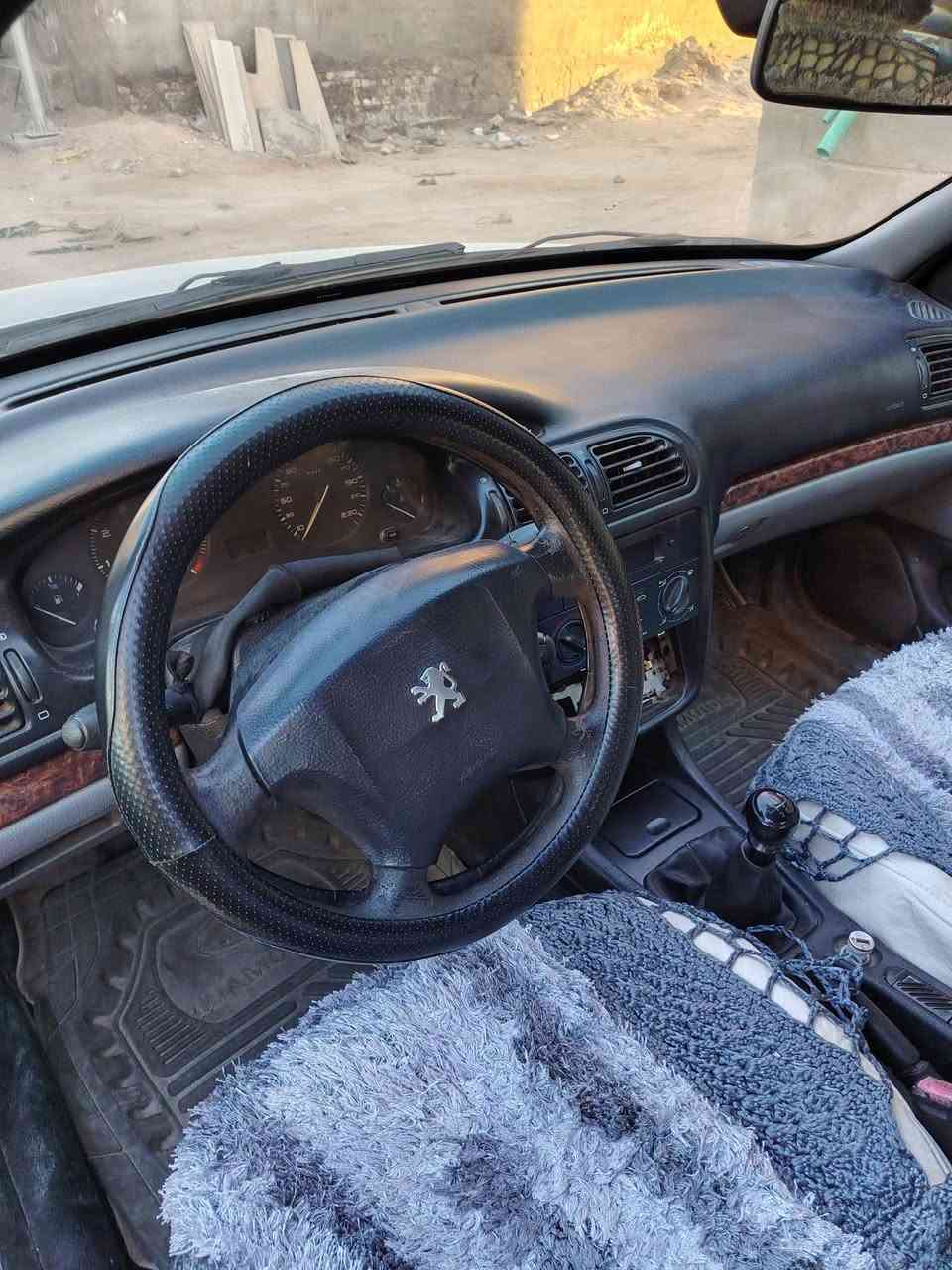 سلام عليكم بيجو فرنسي ٤٠٦  موديل ٢٠٠١سياره نظيفه رقمها بغداد سياره موجود بل بصره سياره نظيفه بس بيه ضربه بل مدكر الخلفي واضحه بصوره سياره بسمي   رقم الهاتف *********** واتساب
