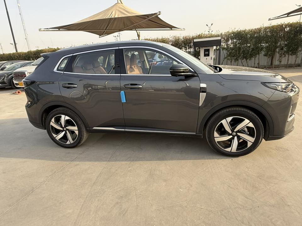 سلام عليكم
سيارة شانجان UNI-S موديل 2025 للبيع 

ماشية سيارة 1100 KM    (زيرو) 
المحرك 4 سلندر تيربو 1500 
185 حصان كير 7 سرعات 

السيارة اقتصادية و بانزين محسن و عادي 
(مواصفات السيارة)

🛑حجم الويل 19 
 🛑لايت led امامي و خلفي 
🛑فتحة سقف بانوراما 
🛑بصمة 
🛑مثبت سرعة 
🛑مرايا كهربائية 
🛑المقاعد جلد 
🛑رادار امامي و خلفي 
🛑360 درجة 
ABS🛑 
🛑مانع انزلاق 
🛑6 ايرباك 
🛑نضام الثبات الاكتروني 
🛑الحفاظ على المسار 
🛑تحذير الاصطدام الأمامي 

السيارة صار 3 أسابيع من اشتريتها السيارة جديدة  

🔴مكفولة كفالة عامة🔴
السعر 
(27 مليون)نقد بدون اقساط 

مكان السيارة بغداد زيونة
للتواصل 
***********
