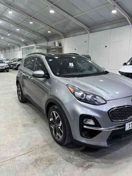 سبورتج موديل 2022 فول مواصفات 
السياره مفوله مواصفات بانوراما 
كشن جلد كهرباء 
ماشيه بس 37 الف ميل
بيه بس جاملغ امامي صبغ وبارد بلباب 
ضربته جدا بسيطه سطحيه 
وبعد بيه هواي مواصفات 
رقمه بغداد ومكانه بغداد 
رايده 195 ورقه وبيه مجال بسيط 
رقمي للتواصل ***********
