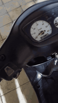 سلام عليكم للبيع دراجه يوماها ٩ لون سلفر سلف وهندر شلعه ومعدل ادك ٦٠ كهربائياتها شغاله لايت بك لايت هورن اشاير مكينه ما مفتوحه بلاد دراجه اخت الوكيل ٧٠٠ وبيها مجال العنوان ميسان المركز ***********
