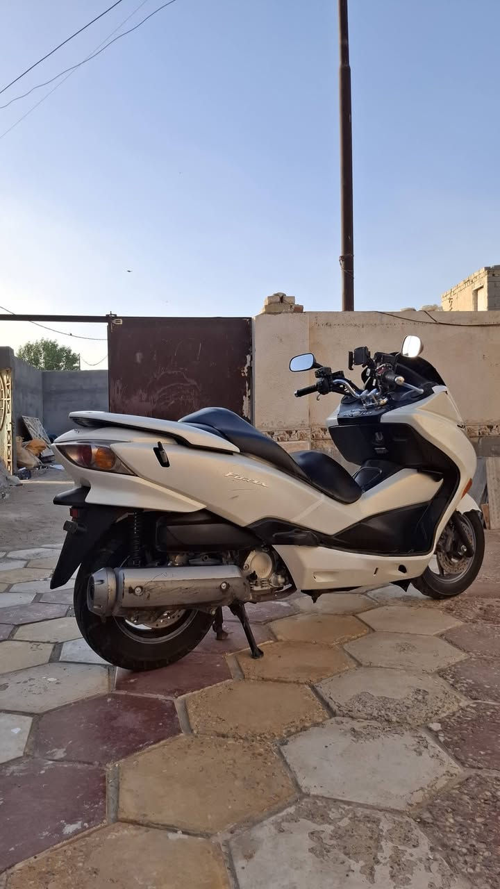 يالله
للبيع فورزه 010 اس سفن فول مواصفات
مسجل  يدات تدفئ شاحنه عدد ثنين
كهربائيات شغاله من طول لطول
تخم تاير خلفي امامي
دسك بريك جديد امامي خلفي
دراجه مجفته صارله يومين تجفيت رايمر اصلي
السعر مليون و ٤٠٠ وبيه مجال للشراي 
المكان ناصريه مركز ***********
