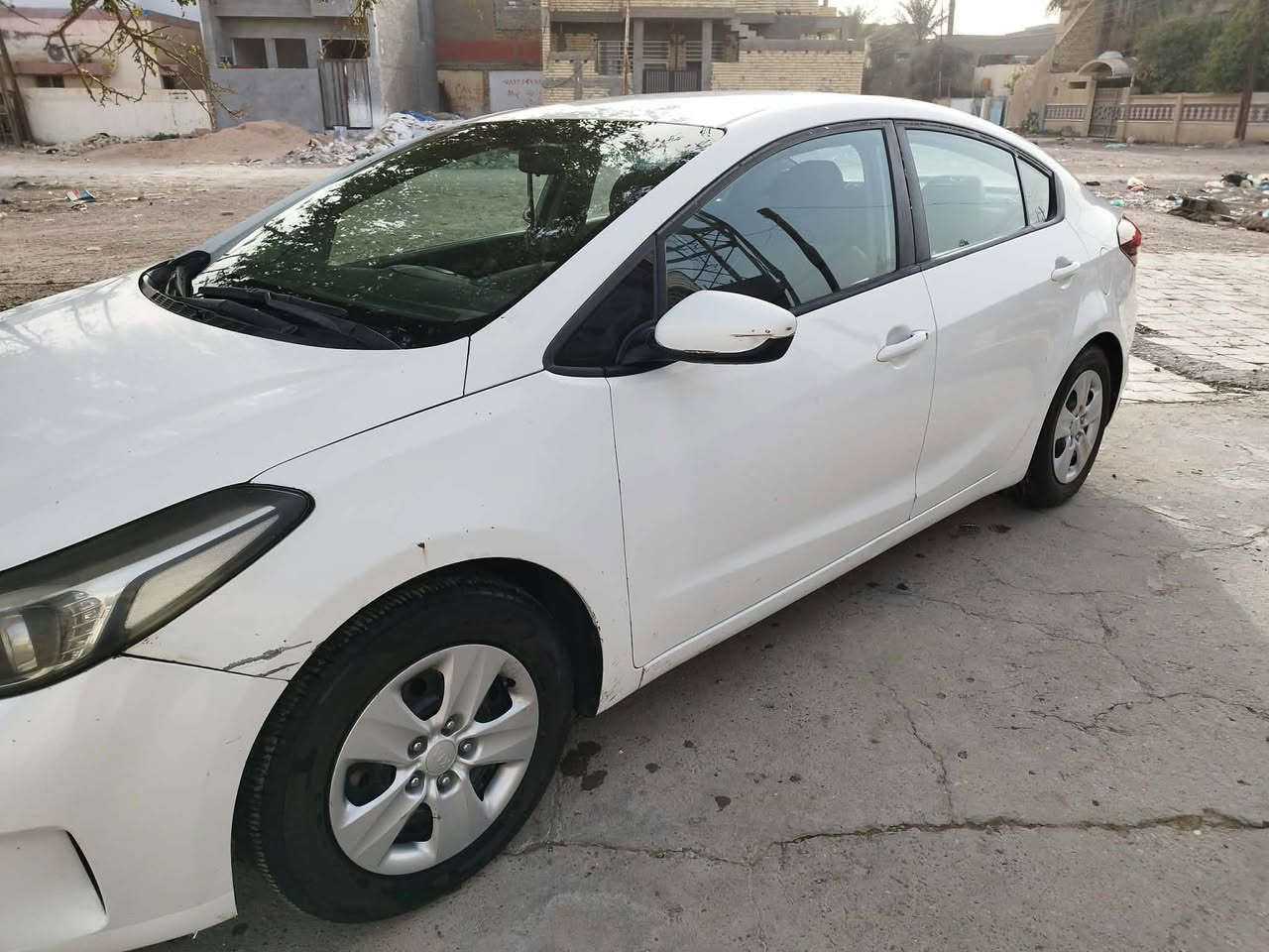 السلام عليكم 
فورتي موديل 2017 وارد امريكي ليبل واحد صبغ جاملغ وبنيد فقط بدون تبديل بدون ايرباك وبدون دواخل السيارة ماشية 118 ميل محرك 2000 دوش تخم تاير وباتري جديد بيه منظومة غاز بعده بالضمان مدوشمة ارضية وكشنات وصندوك السونر مرفق بالصور رقم اربيل السنوية لسنة 2028 ورقم دولي بأسم صاحب السيارة تحويل او وكالة بدون مراوس فقط بيع السعر المطلوب 117$ وبيه مجال للشراي للأستفسار  ***********
مكان السيارة بغداد ابو غريب
