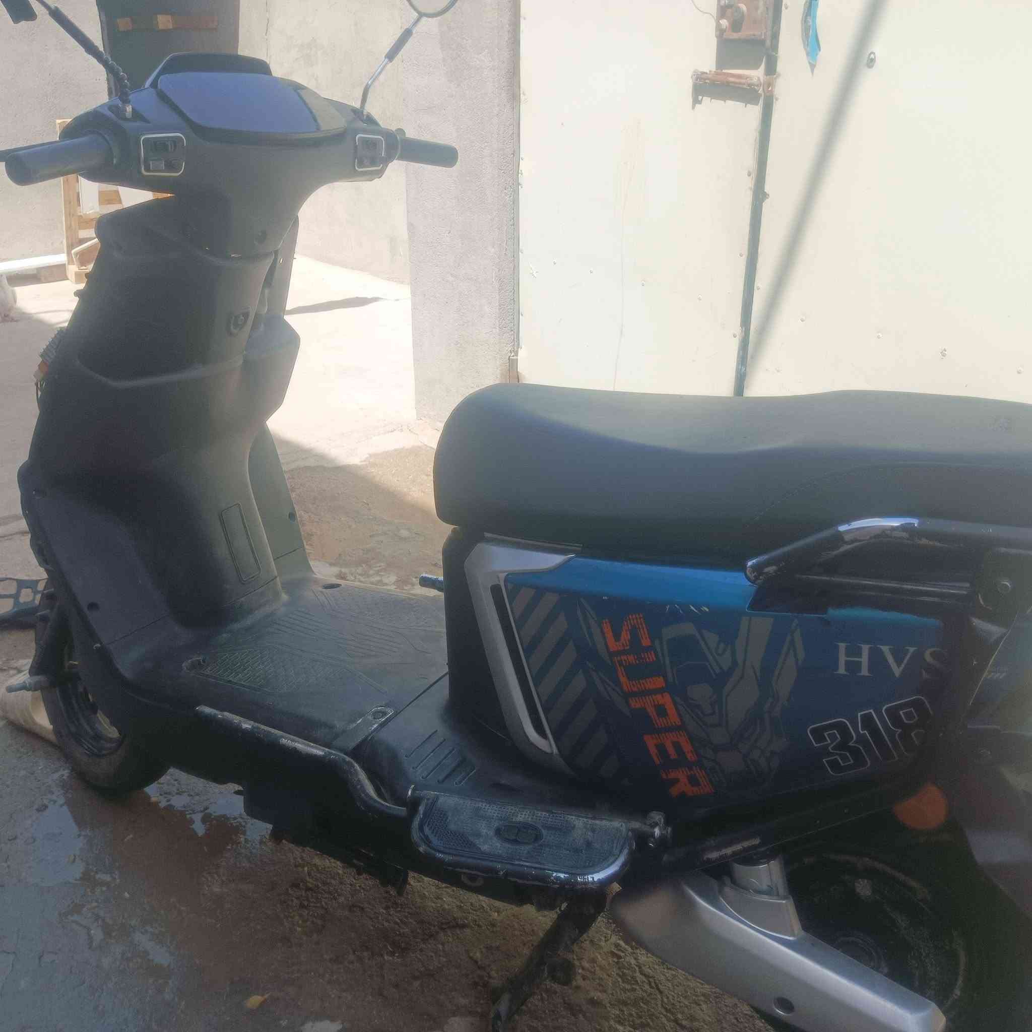 دراجة ماعرف اسمها شغالة 90بل100 ست بطاريات قبل شهر بدلتهن كلهم لوحدة علة35 لف كهربايات كاملة 3سرع سرعة 110 مانقصهة اي شي بس كفر امامي ول تاير لكدام تبديل ماشة لين بي عواج غير شي مابيهة كفالة عامة شاحنتهة اصلية شاشة شغال هورن كامل مكملةوتاخذهةوبالك مرتاح عنواني بصرة صالحية حسينية أمام لمهدي سعر 350,لف***********
