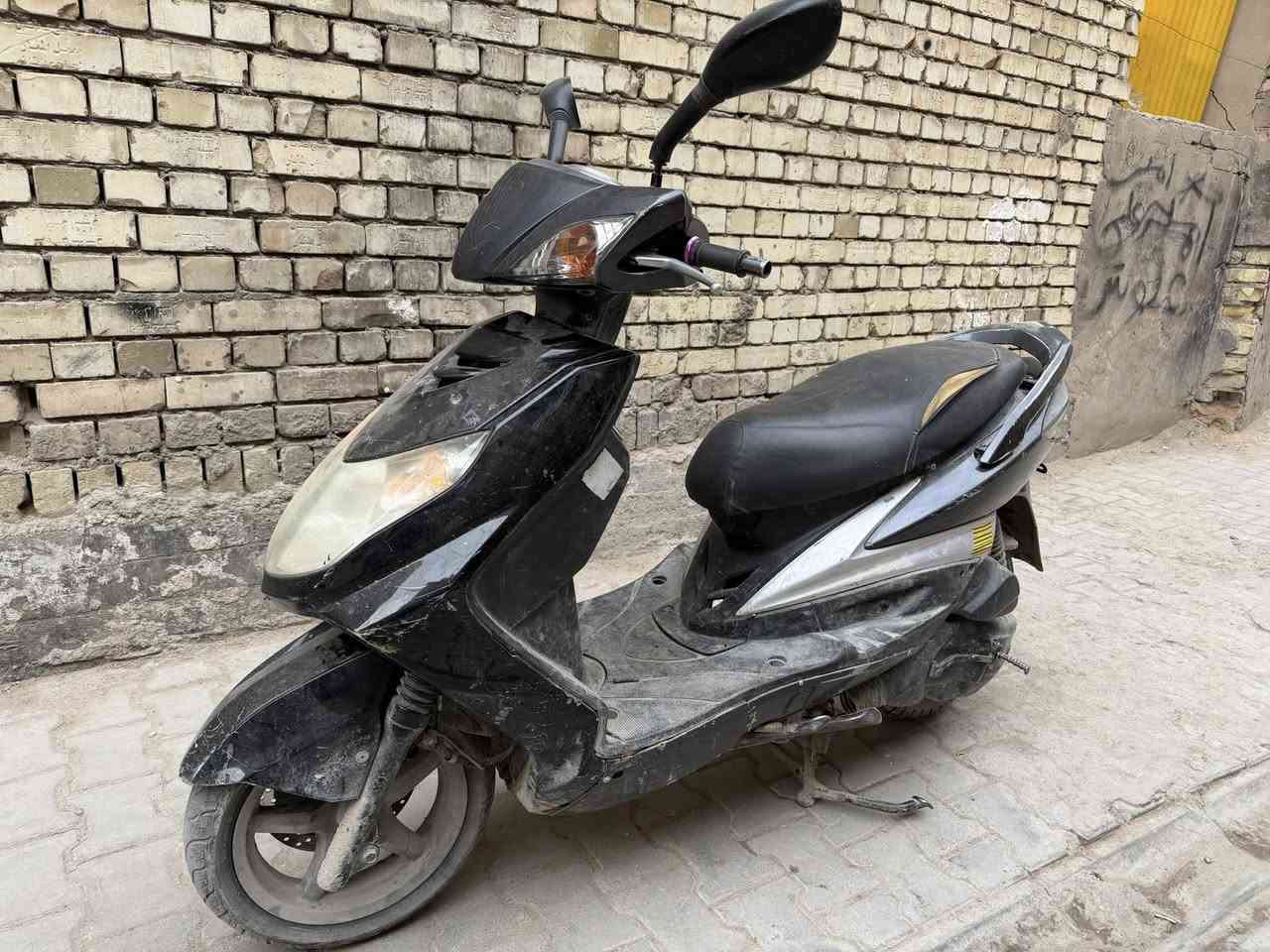 سكنس فحل نوزل عرقحين ممغسوله 😉
مكينه حلوه ناعمه بس بيهى زنجيل لو تفيلس مكفوله من البكن 
كفرات لونين اسود وفيلي كامله كفراته
كهربائيات كله شغاله منطول لطول 
دبلات تايرات لوك طسه ناعمه 
سعر 450 ألف بيهى مجال حك جيه بغداد الكريعات استفسار اكثر اتصال ☎️ ***********
