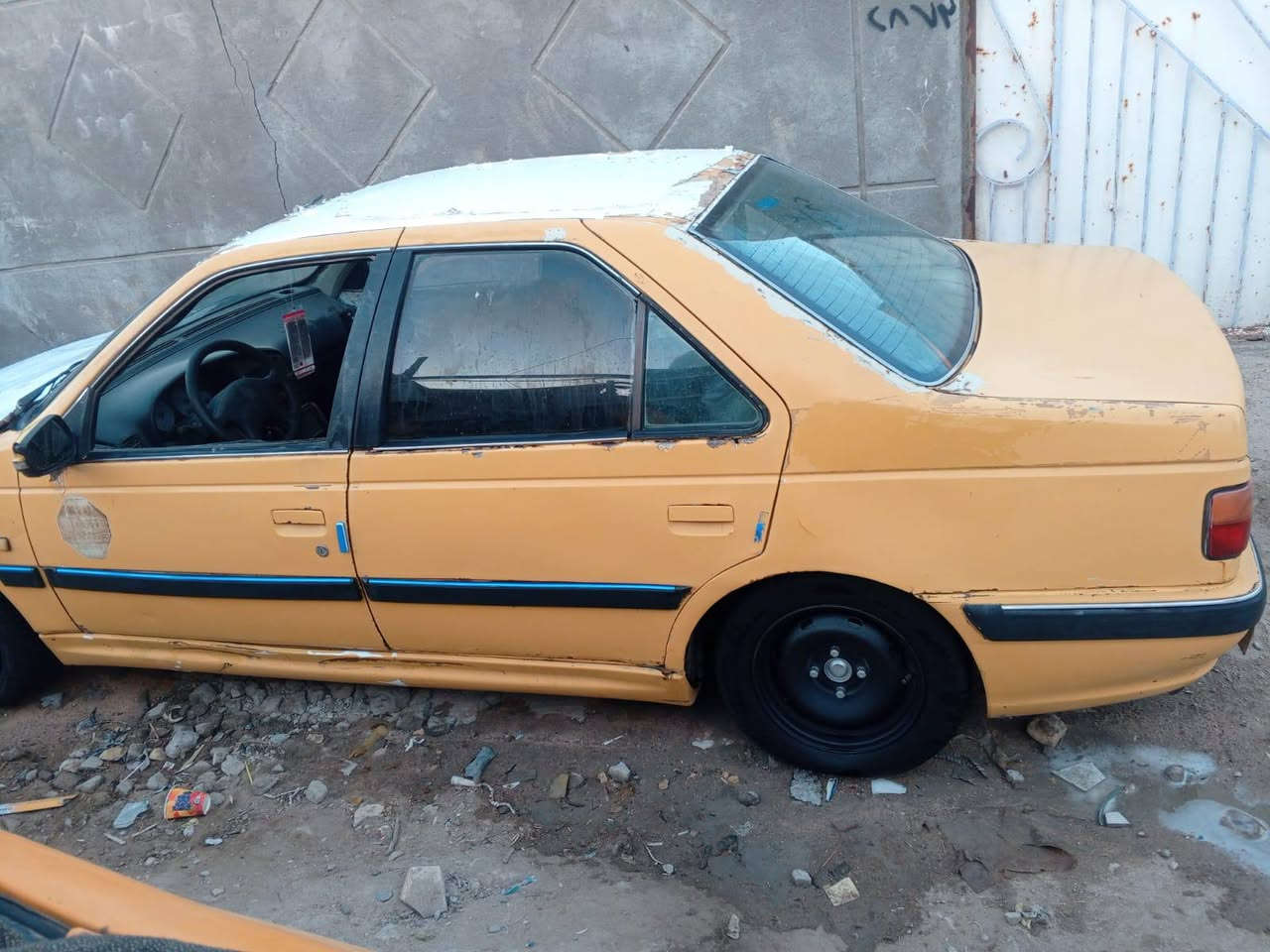 سلام عليكم بيجو باص موديل 13 محرك وكير مكفولات حدادية نص ونص سنوية منتهية 2018 وعليه غرامات 200 كلشي عل مشتري رعيه بلجزيره يريد تحويل سعره 12قفل مكاني البصره حمدان رقم الهاتف ***********
