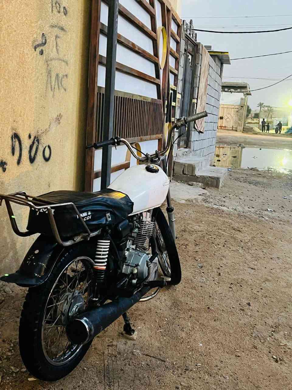 تحيه طيبه درجه ايراني الدراجه حلوه مكينت ستوته الدراجه نضيفه كلجات جدد دبلات جدد 
السعر(250) وبيه مجال الطيبين
البصره أبو الخصيب 
الرقم ***********
