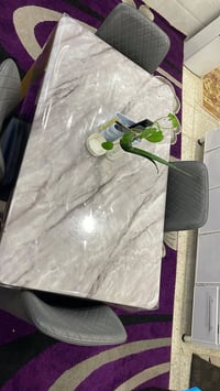 ميز طعام للبيع أربع كراسي وجه الميز مرمر نضيف كلش مستعمل جدا قليل مآبي...