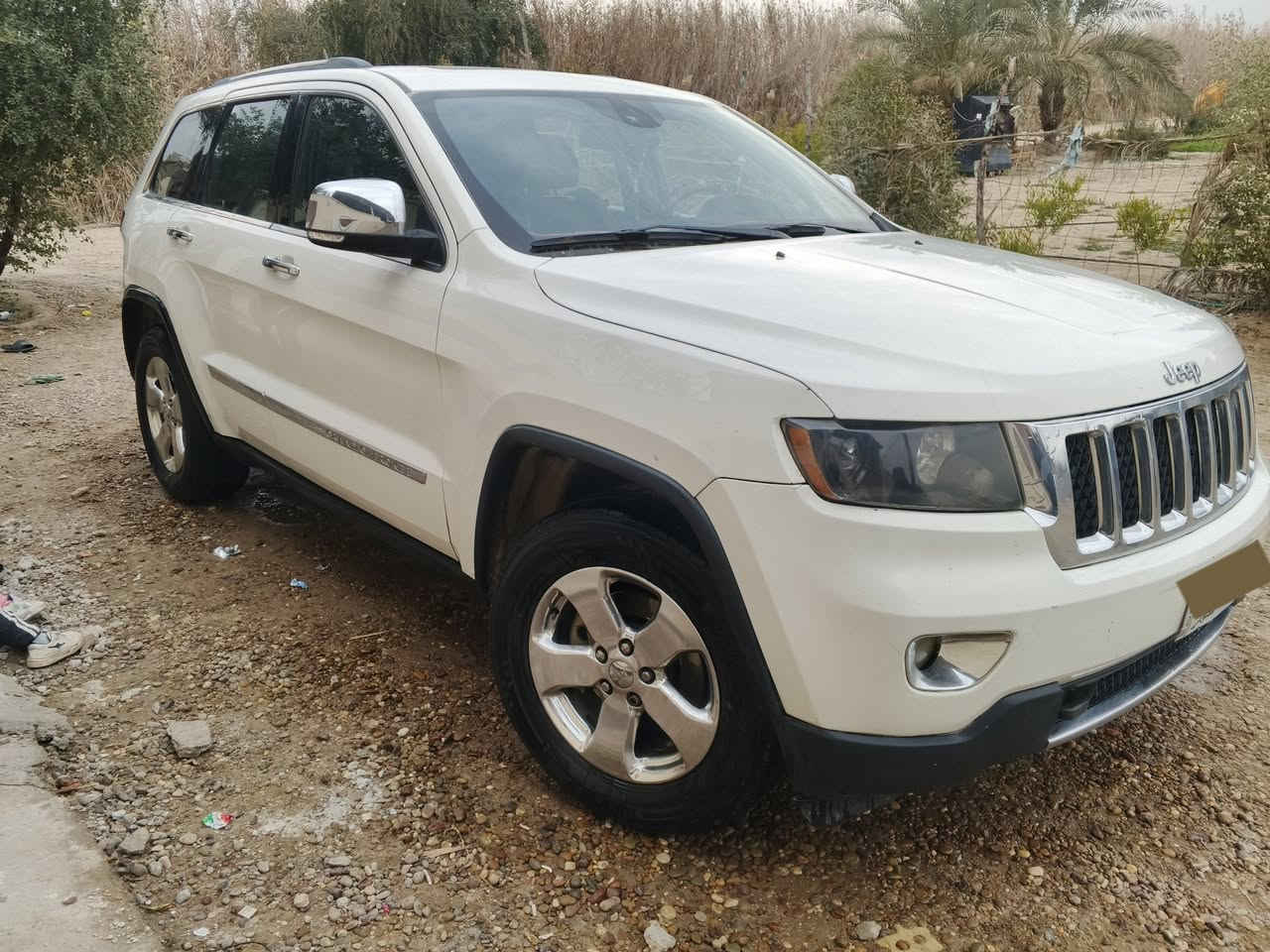 سلام عليكم جيب2011للبيع
مواصفات سياره فول الفول 
سياره كلش نضيفه بيها فقط قطعتين صبغ اثر شخوط بدون ضربه السياره كلين كلش نضيفه
تخم تاير 
حداديه جديده
بنوراما طكتين 
مري قلابه
ستيرن كهربائي+تدفئه وتبريد
كشنات كهربائي+تدفئه وتبريد 
كشنات الخلفي تدفئه
منضومه زنون 
 رادار خلفي 
شاشه +سستم صوت+ دمام خلفي
صندوق كهربائي 
تشغيل عن بعد 
تلث بصمات
سعر١٧٠وبيها مجال 
***********
*********** واتساب واتصال
سياره مال جناي كلش حلوه بل حقيقه
