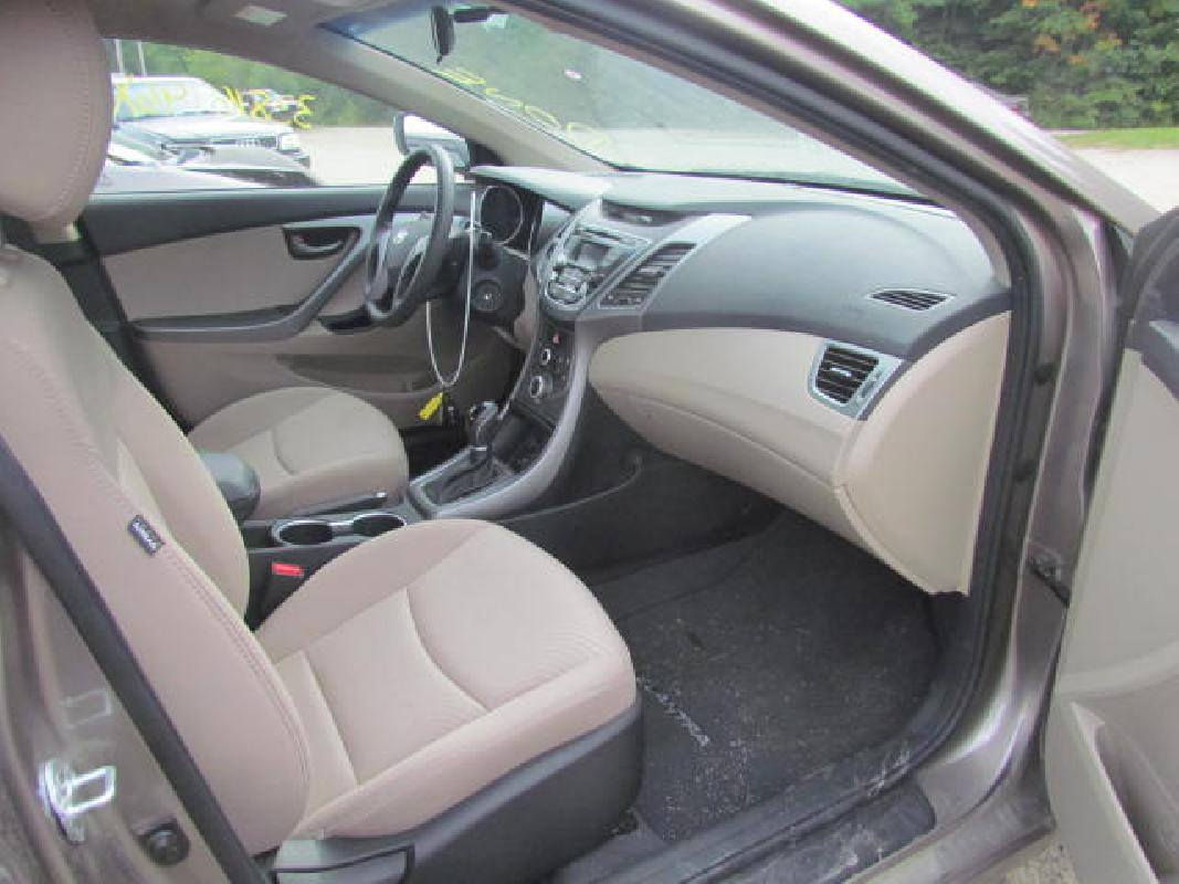 السلام عليكم النترا موديل ١٦ بغداد بسمي رقم جديد دولي سنويه ٣١ حادثها مبين عندك بالصوره بدون ايرباك كلها ليبل واحد عده قبق الجنطه كير مكينه تبريد صدر كهربائيات كله مكفول تخم تاير جديد عارضها ١٠٨ وبيها مجال للاستفسار *********** أو مراوس حسب القناعه
