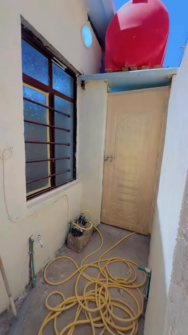 بيت مساحه 48 متر عنوان بغداد زعفرانيه وليد دور صحه ثانيه مقابيل روضه فله ***********0
بيت نضيق مال عائله صغيره 4 نفرات
