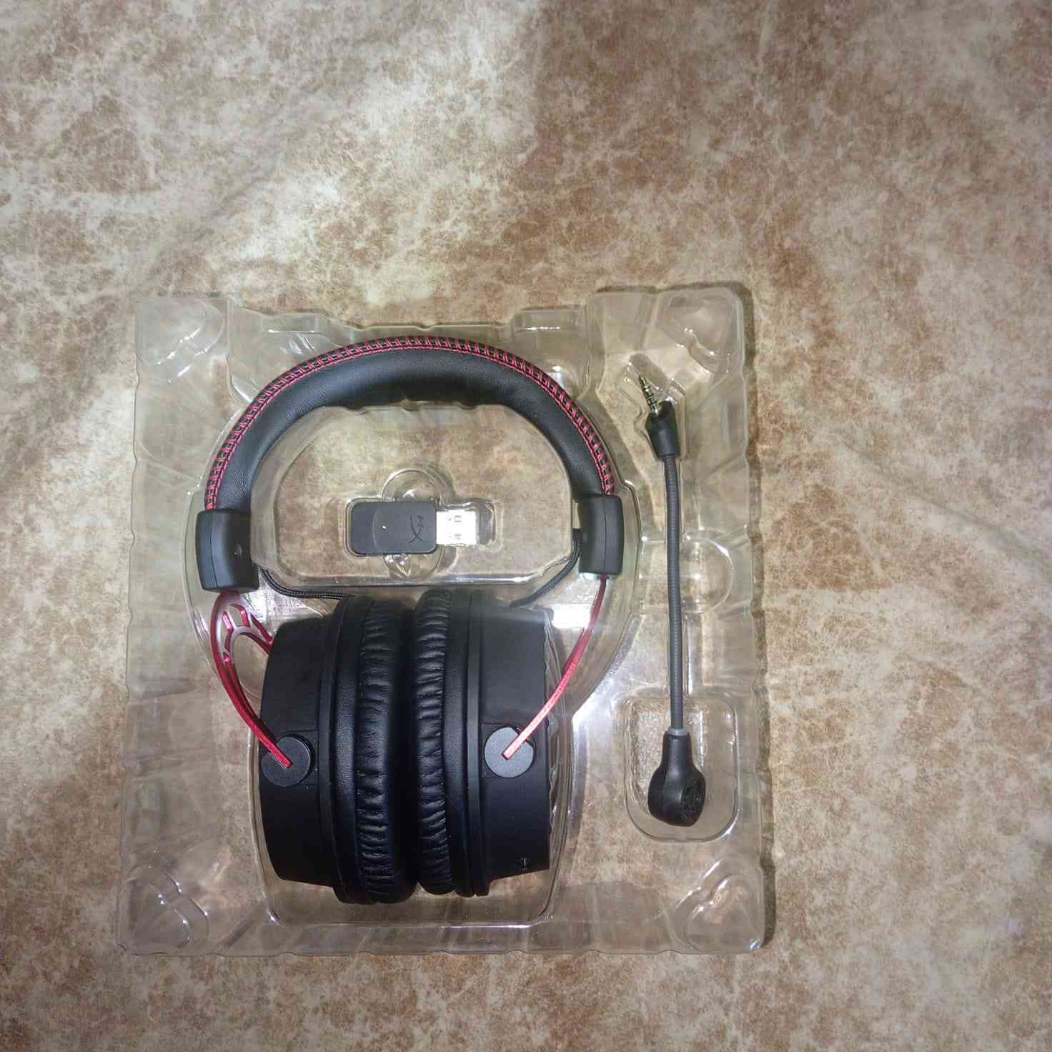 سماعة هايبر اكس كلاود الفا نسخه (Wireless) تشتغل عل: 
mobile . PlayStation 4. PlayStation 5. PS 

الشحنة الوحده تطول 300 ساعة يعني شهر تقريبآ نظيفه كلش مستخدم اسبوع ونص استخدام خفيف ملحقاتها جاهزه و الكارتون موجود لل شراء او الاستفسار خاص او واتساب ***********
