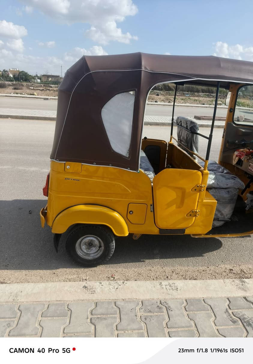 سلام عليكم تكتك٢٢ مضلع  مرقمه رقم بغداد انكليزي بسمي العنوان بغداد الشعله السعر ٩ ونص وبيه مجال ***********
