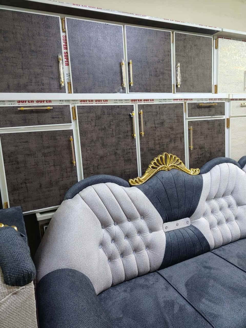 معرض زياد الأثاث المنزلي
وصول وجبه جديده من الكاونترات 
العنوان تكريت شارع الزهور خلف افران الكرخ وقاسم مول معرض زياد الأثاث المنزلي 🫴 
***********
