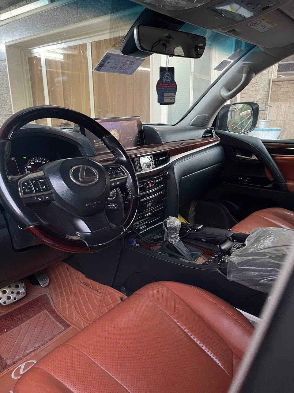 للبيع لكزس LEXUS 
ما شاء الله تبارك الرحمن ❤️
 موديل 2018
بريم 
ماشية 98 الف كيلو
السيارة مكفولة من الضربة والصبغ 
رقم بغداد
سعر السيارة 62 الف دولار وبيه مجال 
مكان السيارة الجادرية 
للاتصال ***********
