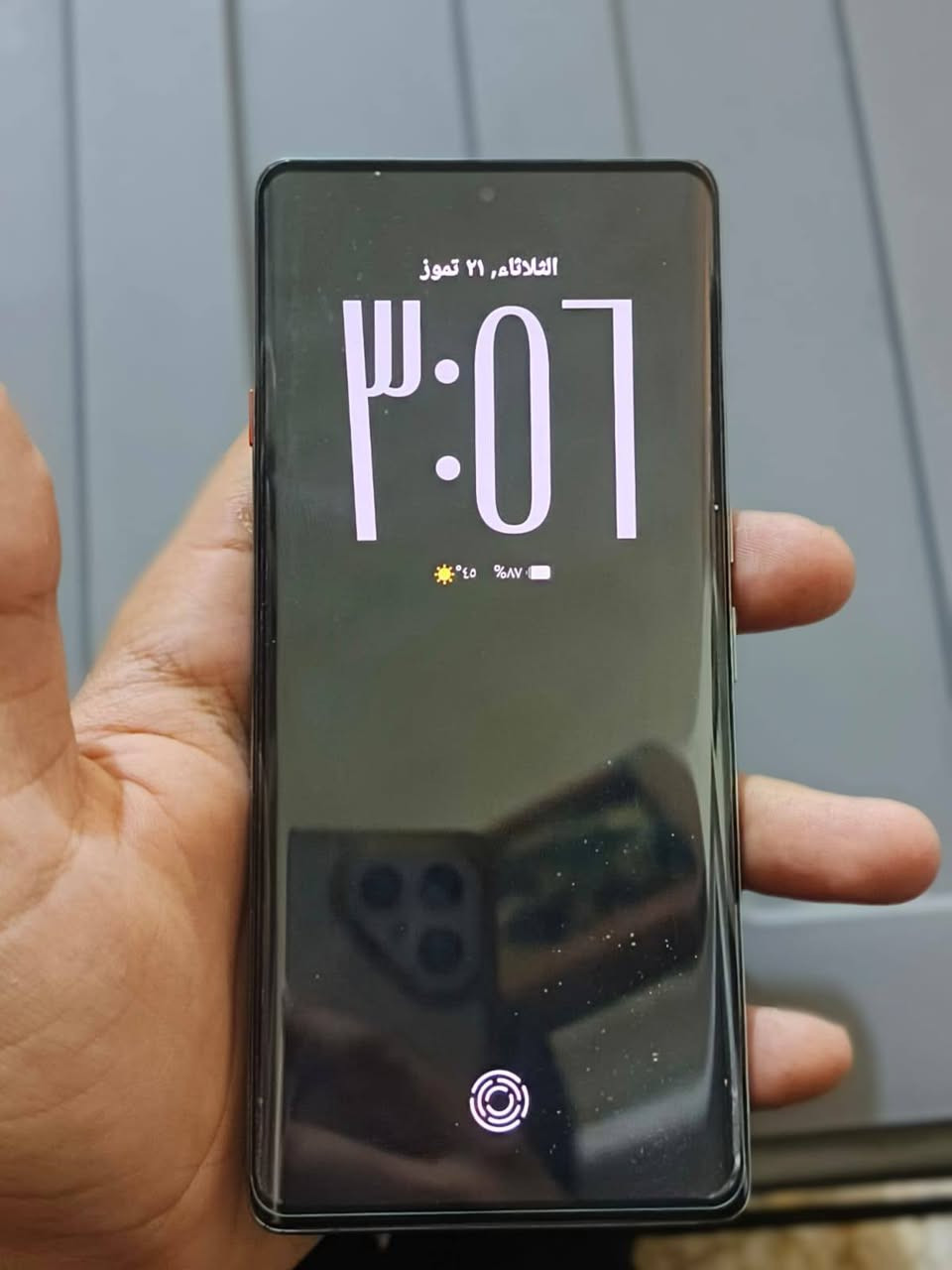 السلام عليكم تليفون 
تكنو كامون 40برو فايف جي 
ذاكره 256
بس بي خلل بصيط لدكمه مال لتعلي وتنصي مكصوره بنص
 عشوئيه 8+8
تليفون صار شهر من شتريته 
 نضيف ولجديد ماله 425
السعر 300وبي مجال 
المكان حي السفير 
الرقم ***********
