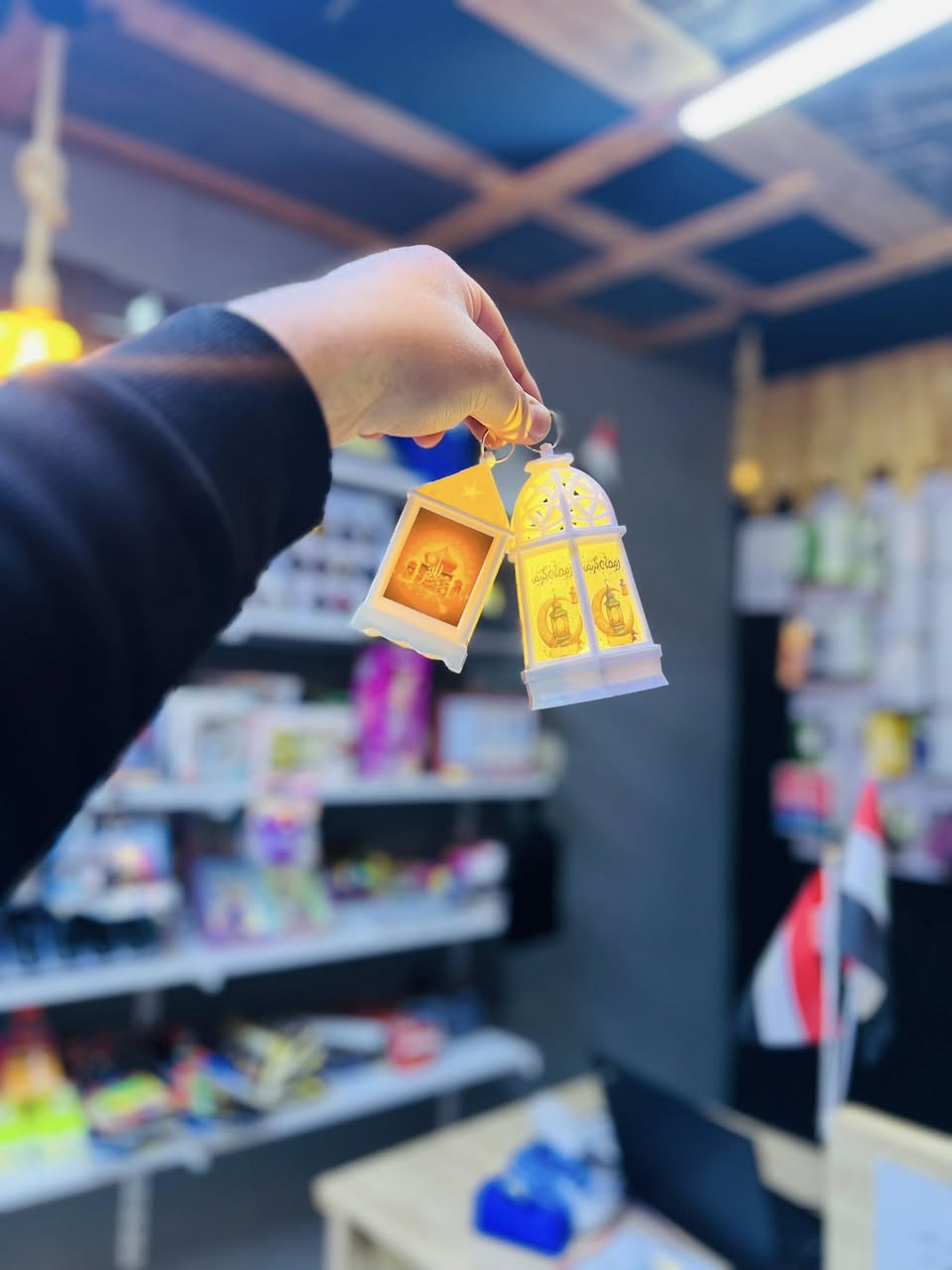 🌙 سُنّة نبينا.. في حُلّة رمضانية جديدة 🌙
مع اقتراب شهر الخير، تكتمل تفاصيل يومنا بالتقرب إلى الله وإحياء سنن المصطفى ﷺ. ولأن المسواك رفيق الصائم، 
قدمناه لكم هذا العام بتصميم يليق بجمال مناسباتكم.

• 🌿 أصالة المسواك: جودة تليق بصيامكم.

• 🏮 روح الفانوس: هدايا مزينة بنور النشرات الرمضانية.

• ☪️ هلالُ البركة: مجسمات وأهلة تحمل عبارات "رمضان مبارك".

• 📜 أذكارٌ تفيض: كروت دعوية أنيقة ترافق هديتكم.
توزيعاتنا.. أجرٌ يُهدى، وذكرى تزهو. 🎁

📞 للحجز والتفاصيل: [***********]
🚚 توصيل يسبقُ هلال الشهر.
