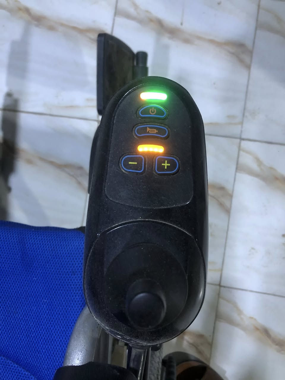 سلام عليكم عربانه شحن للبيع استخدام قليل 
السعر ٤٠٠ الف 
الرقم *********** 
مكان حله شارع ٨٠ جهة النجف
