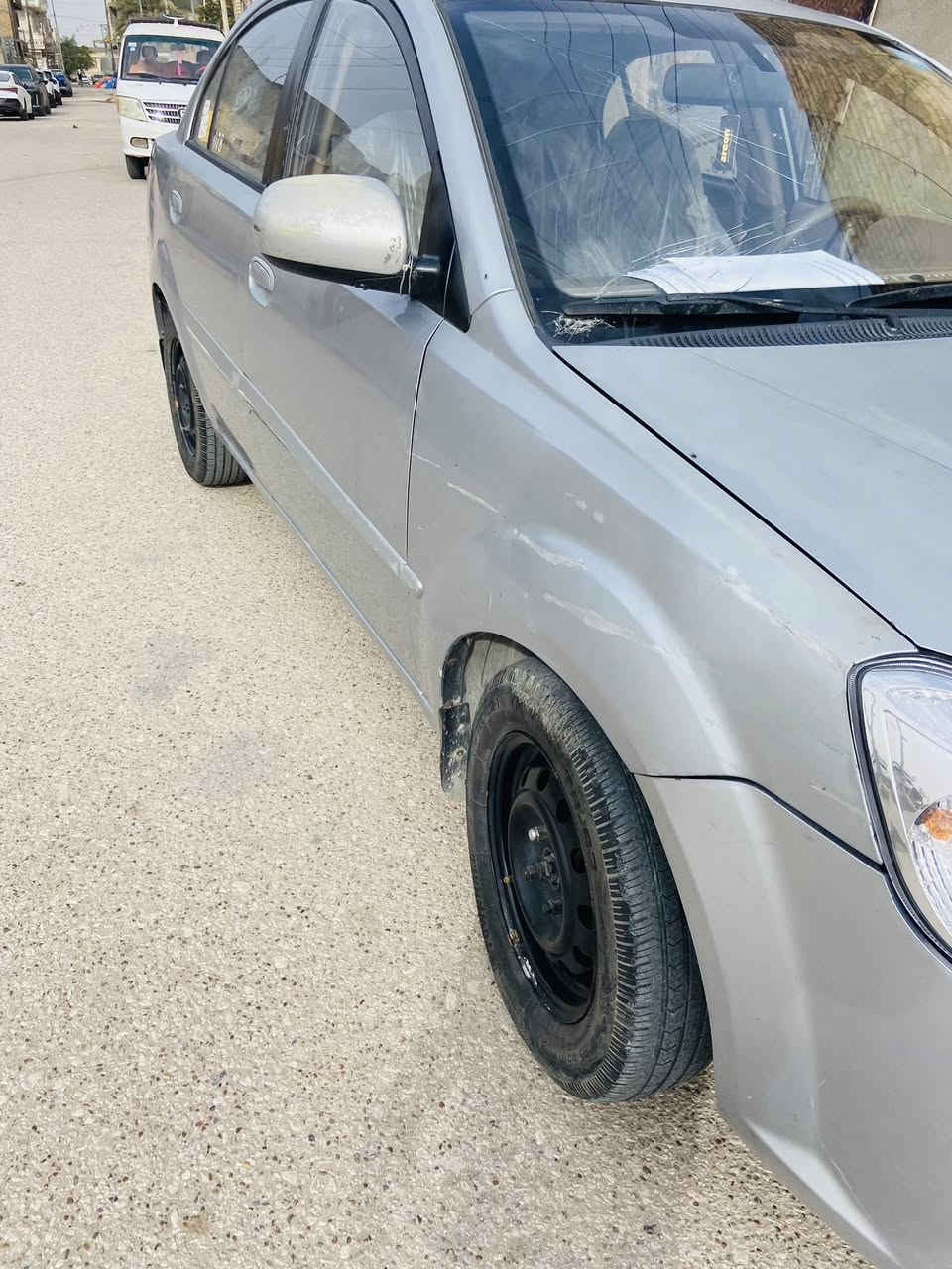 السلام عليكم 
كيا ريو مديل 2012خليجي. مكينة ١٦٠٠
السيارة بيها فقط بارد لا ضربه ولا شي مداور ثاني يوم ماشية 237 حقيقي  
كير  مكينة شرط. 
السعر 88 وبيها مجال. 
***********
