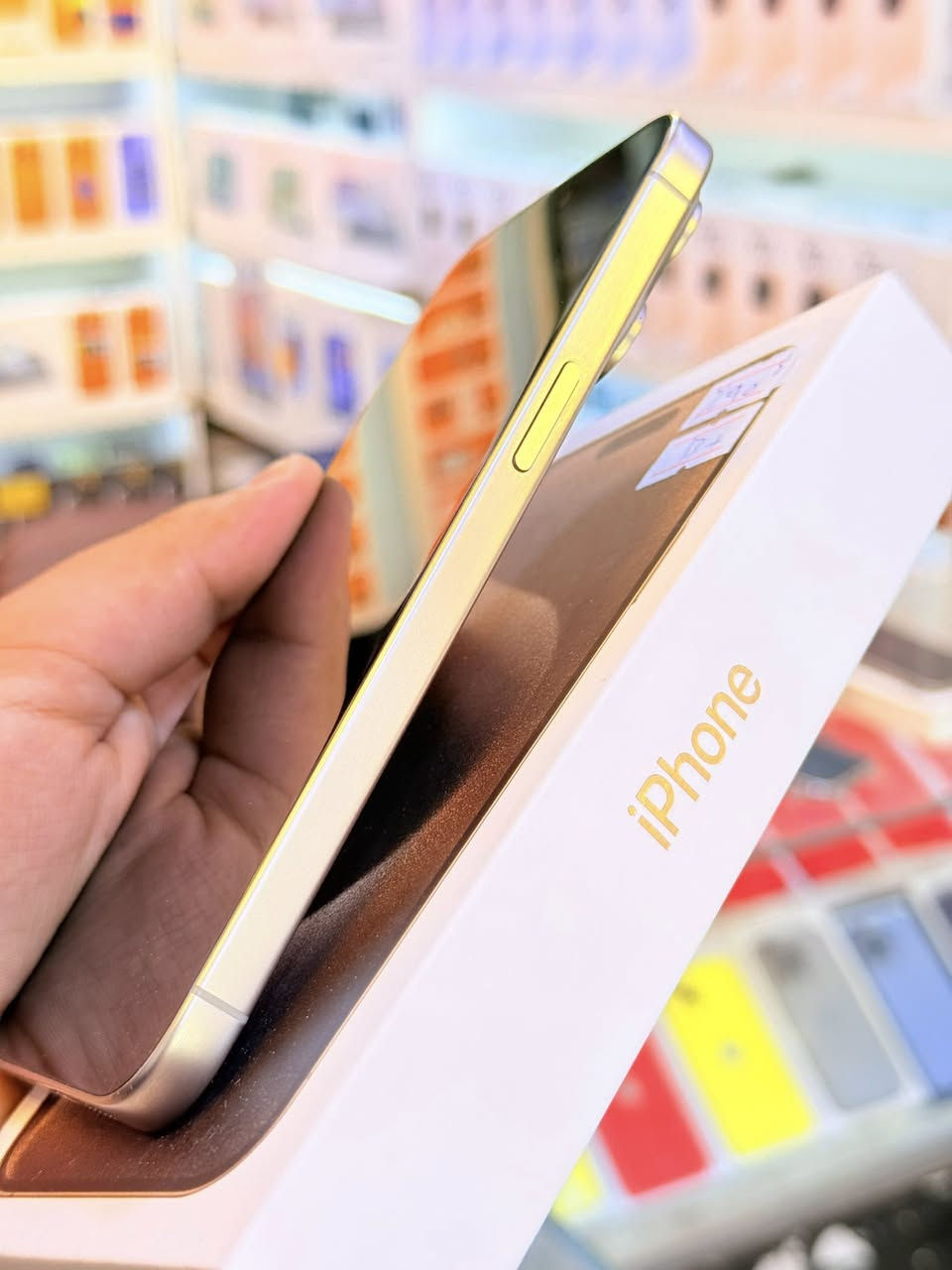 ايفون 15برو ماكس ذاكره 256بطاريه 95‎%‎جهاز اخو جديد زلغ واحد مابي وتر بروف جهاز بمعنه كلامه تضيف هوه جديد سوه عربي شرق اوسط اصلي لا مفتوح ولا مصلح فحص حاسبه كوله نورمل ملحقات كامله ضمان 5ايام من مركز 
سعر 1050الف قفله من الاخير 
بغداد البياع شارع عشرين مكتب ماستر للمبايل 
***********
