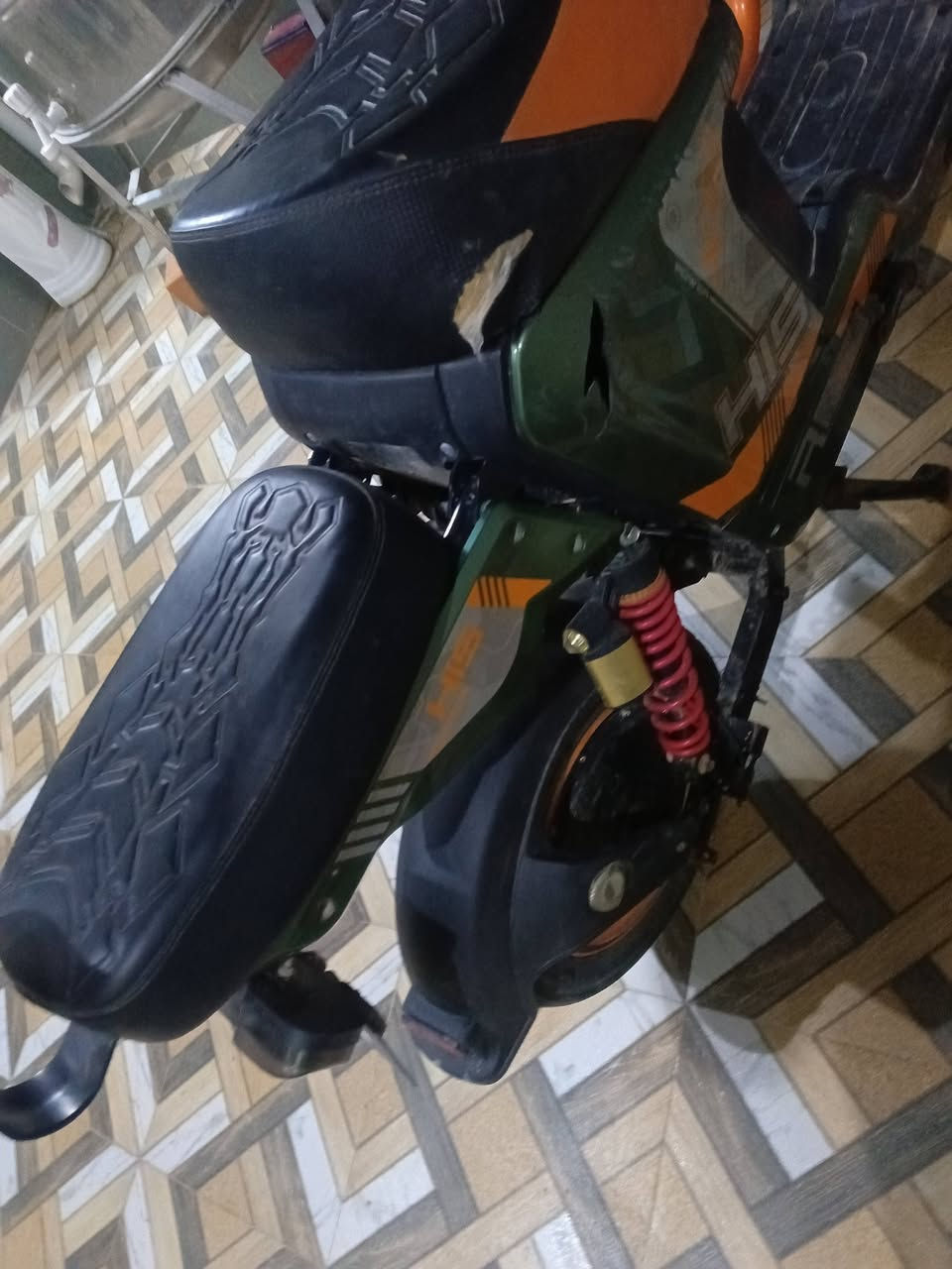 سلام عليكم دراجه شحن للبيع او مراوس. اكس 900.  دراجه. كامله. بس. بيه. عطل. 3بطاريه. والباقي كله شغال. السعر.  300000 الف  وبيه مجال.


**إذا كنت صاحب هذا الإعلان وتريد حذفه لأي سبب، رجاءا أرسل رسالة إلى الدعم الفني**