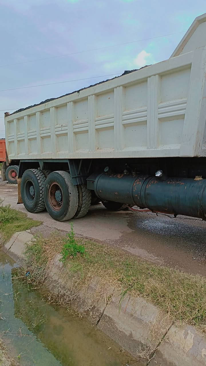 للبيع مديل 85 محدثه كرواتي مكينه 28نظيفه كير 160 مجموعه نص البي نضيفه تخم تاير تبريد ثلج دوشمه جديده جاهزه للعمل نكره سلف بسمي ***********
