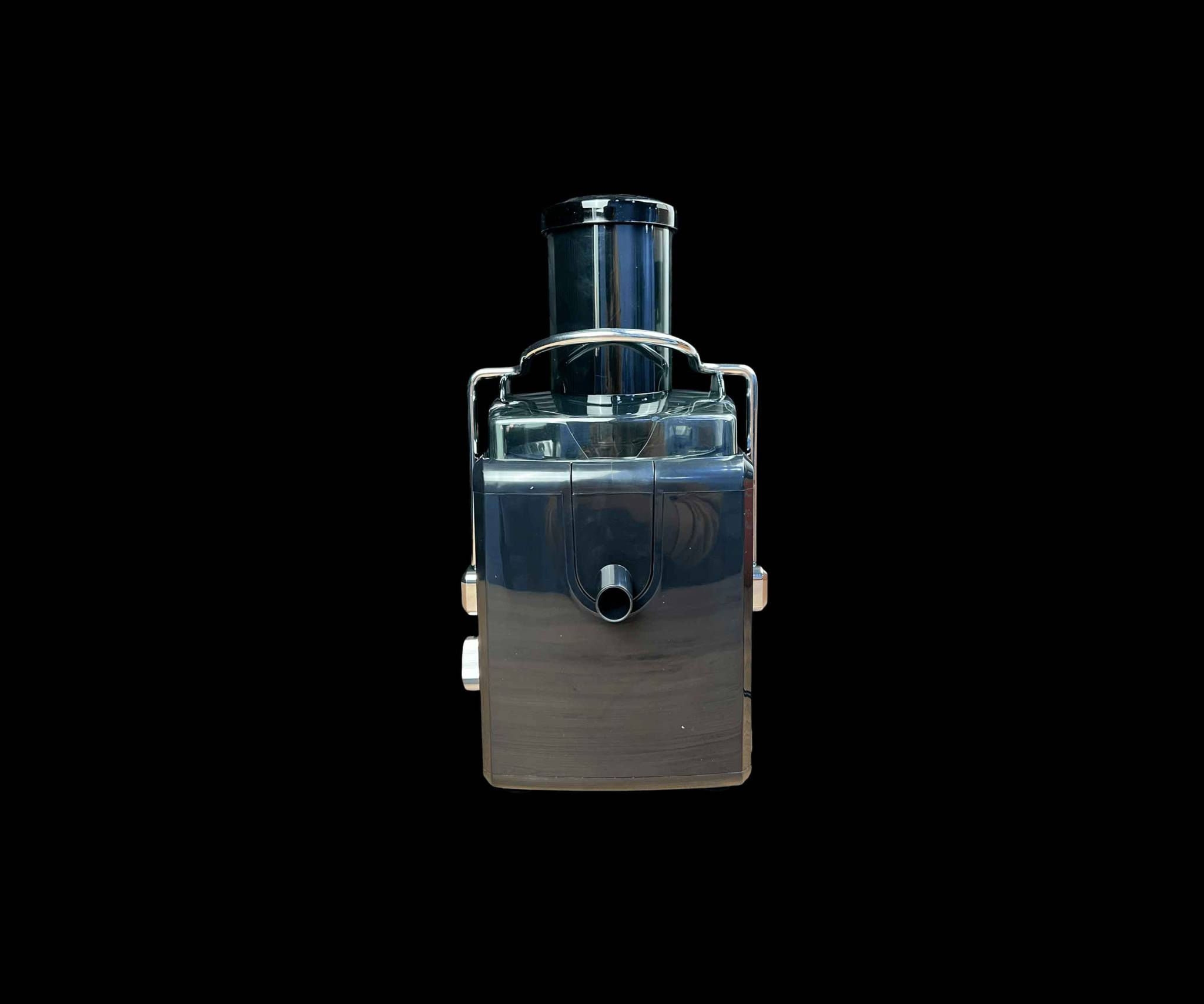 معصارة الفواكه ماركة SAMIX

المميزات

محرك نحاسي قوي بقدرة 700 واط

يمنحك أداءً فائقًا لاستخلاص أكبر كمية من العصير بسرعة وكفاءة، مع نظام حماية من ارتفاع الحرارة لضمان عمر طويل للجهاز

فوهة إدخال واسعة 75 ملم

تصميم واسع يسمح بإدخال الفواكه والخضروات كاملة دون الحاجة إلى التقطيع المسبق، مما يوفر الوقت والجهد

سرعتان لاستخلاص العصير

السرعة الأولى: مناسبة للفواكه الطرية مثل البرتقال، البطيخ، والعنب

السرعة الثانية: مثالية للفواكه والخضروات الصلبة مثل الجزر، التفاح، والزنجبيل

فلتر شبكي من الستانلس ستيل

مصنوع من الفولاذ المقاوم للصدأ، مما يضمن استخلاص عصير نقي وصحي دون شوائب

حاوية لب كبيرة بسعة 1200 مل

تتيح لك تحضير كميات كبيرة من العصير دون الحاجة إلى تفريغ اللب باستمرار

سهولة التنظيف والتخزين

أجزاء العصارة قابلة للفك والتركيب، مما يجعل تنظيفها سريعًا وسهلاً

تحتوي على وعاء لب قابل للإزالة لتسهيل عملية التنظيف

تصميم أنيق ومتين

هيكل من الستانلس ستيل عالي الجودة يمنح العصارة مظهرًا عصريًا وأنيقًا

قاعدة ثابتة تمنع الاهتزاز أثناء التشغيل

تشغيل آمن وسهل الاستخدام

مزودة بقفل أمان يمنع التشغيل غير المقصود

قاعدة مقاومة للانزلاق لضمان استقرار الجهاز أثناء الاستخدام

ضمان لمدة سنة من تاريخ الشراء

المواصفات الفنية

الجهد الكهربائي: 220-240V، 50-60Hz

سعة حاوية العصير1000 مل

مادة الفلتر والإطار ستانلس ستيل

توصيل بغداد 3الاف محافظات 5الاف بغداد, العراق


**إذا كنت صاحب هذا الإعلان وتريد حذفه لأي سبب، رجاءا أرسل رسالة إلى الدعم الفني**