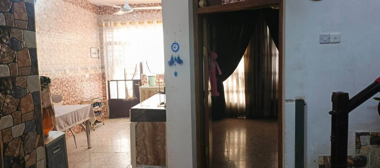 دار للبيع زراعي سند 25مساحة 100متر واجهة 6متر طابق واحد يحتوي عله مدخلين صالة مطبخ  غرفة نوم خدمات. خدمات فووول ماء. كهرباء مجاري تبليط  شارع عرضه 8متر  السعر يقع في بغداد سبع ابكار الزراعي.  خلف سوق السمكه بعد متنزه الهبي دي *********** بغداد, العراق
