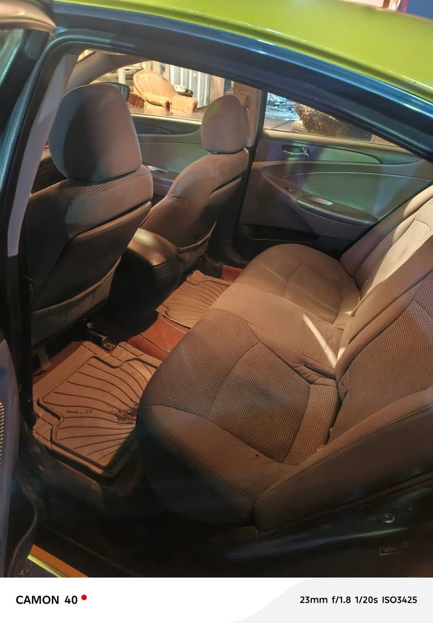 سوناتا 2012 وارد امريكي رقم صلاح الدين بسم ابن عمي  يمي ب الديوانيه سنويه ل ٢٧ هيئه وغرامات مصفره  السياره مكفوله من التبديل والگص والظربه بس بيها طخه جو العبري طخه مال رصيف دوخل غرفه كشنات بلادي گير مكينه كهربائيات تبريد تدفئه مكفول  85وبيها مجال مكانها ديوانيه ***********  متواجد وتساب
