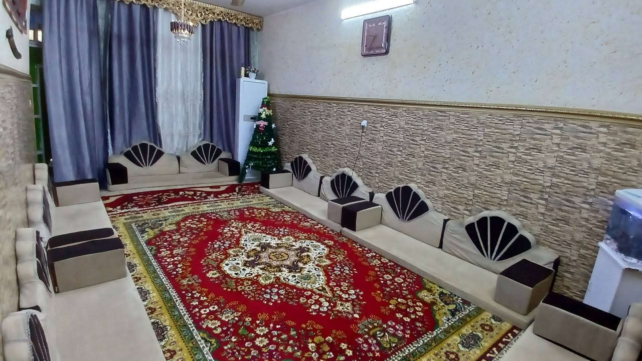 السلام عليكم الدار للبيع المساحه 100متر النزال 20 زراعي سند السعر 160وبي مجال يحتوي على 4غرف نوم ومطبخ وحمام خارجي وداخلي2 ومتوفر مي والكهرباء والمجاري العنوان الشعب بانزين خانه حي عدن الرقم:***********
