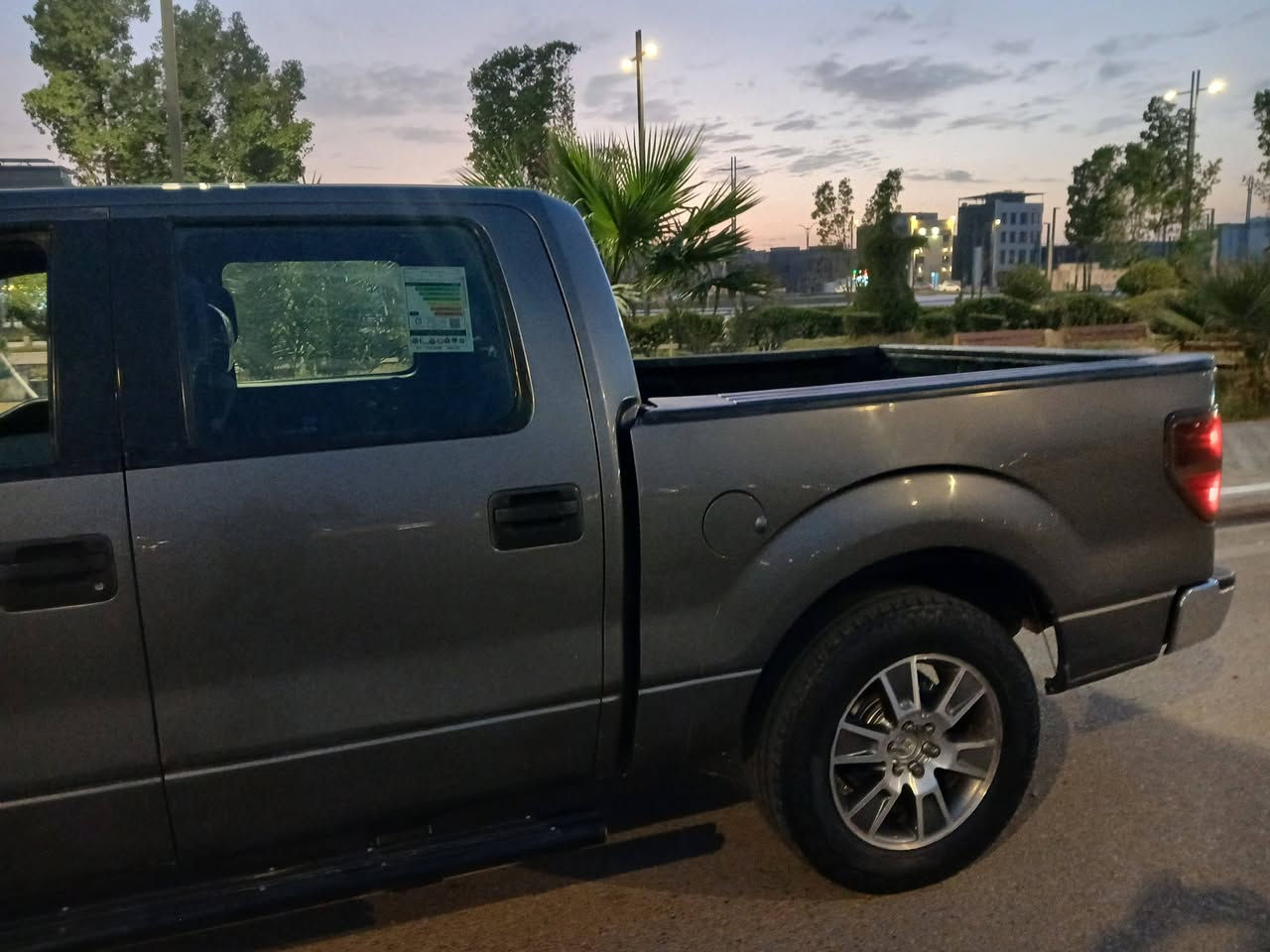 السعر 129
بيع او مراوس بأقل من سعرها محتاج فرق واتساب واتصال فقط اعتذر من الخاص 
***********
موديل 2014
رقم بغداد دولي هزه جديد
