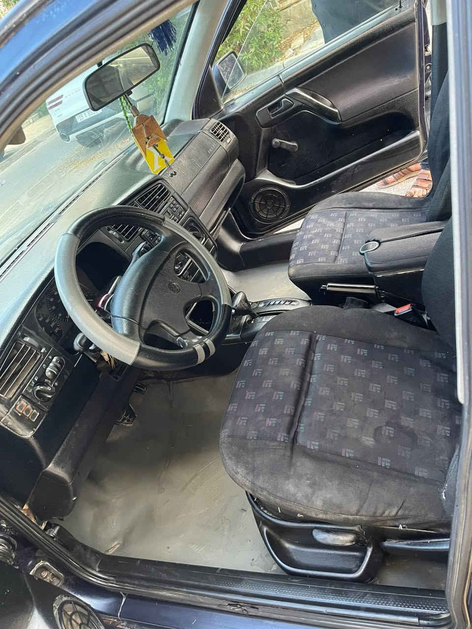 كولف mk3 هاجباك مكينه1800 كير اوتو جدد منضومه تبريد جديده شغال ثلج🥶 صدر امامي خلفي جديد داخلهه بلادي رقم بغداد انكليزي بسمي احولك ثاني يوم هزه جديده سياره جاهزه السعر٤٤ مكاني بغداد رقمي ***********

