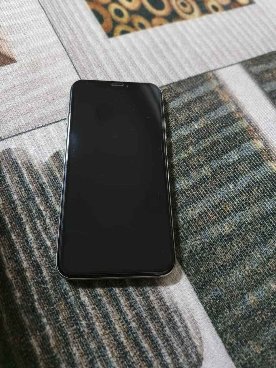 السلام عليكم ايفون اكس عادي ذاكره ٢٥٦ مبدل شاشه وبطاريه ١٠٠ وضهر مثل مموضح بال صوره فيس ايدي واكف باقي كله شغال نت اتصال صوت كامره بورتريه سيمكارت بوبجي 60فريم يشغل HDR السعر ١١٠ قفله العنوان بغداد الرشاد شارع القاعده رقم الهاتف ***********
