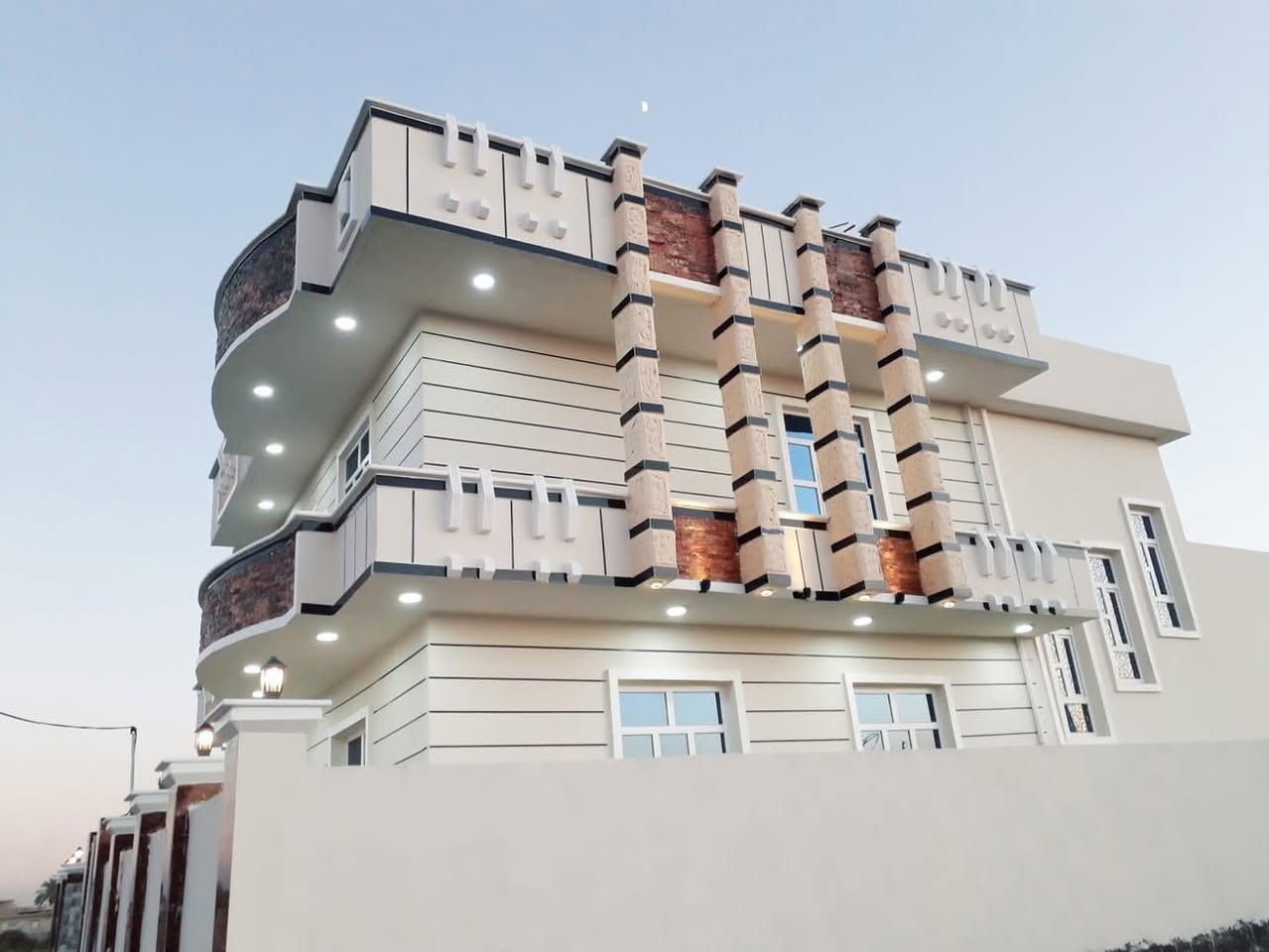 🏠 البيت للبيع مكان مميز 🏠
📍موقع الرمادي مدخل الرمادي الشرقي الواقع على طريقين السجاربه القديم والجديد 

مساحه الارض الكليه (٦٥٠) مساحه البناء (٢٦٠) 

علما ان البيت  طابقين ومؤثث بالكامل  

الاستفسار على السعر اتصال 📞 

‭٠٧٧٣ ٢٣٩ ٢٩٧١‬
