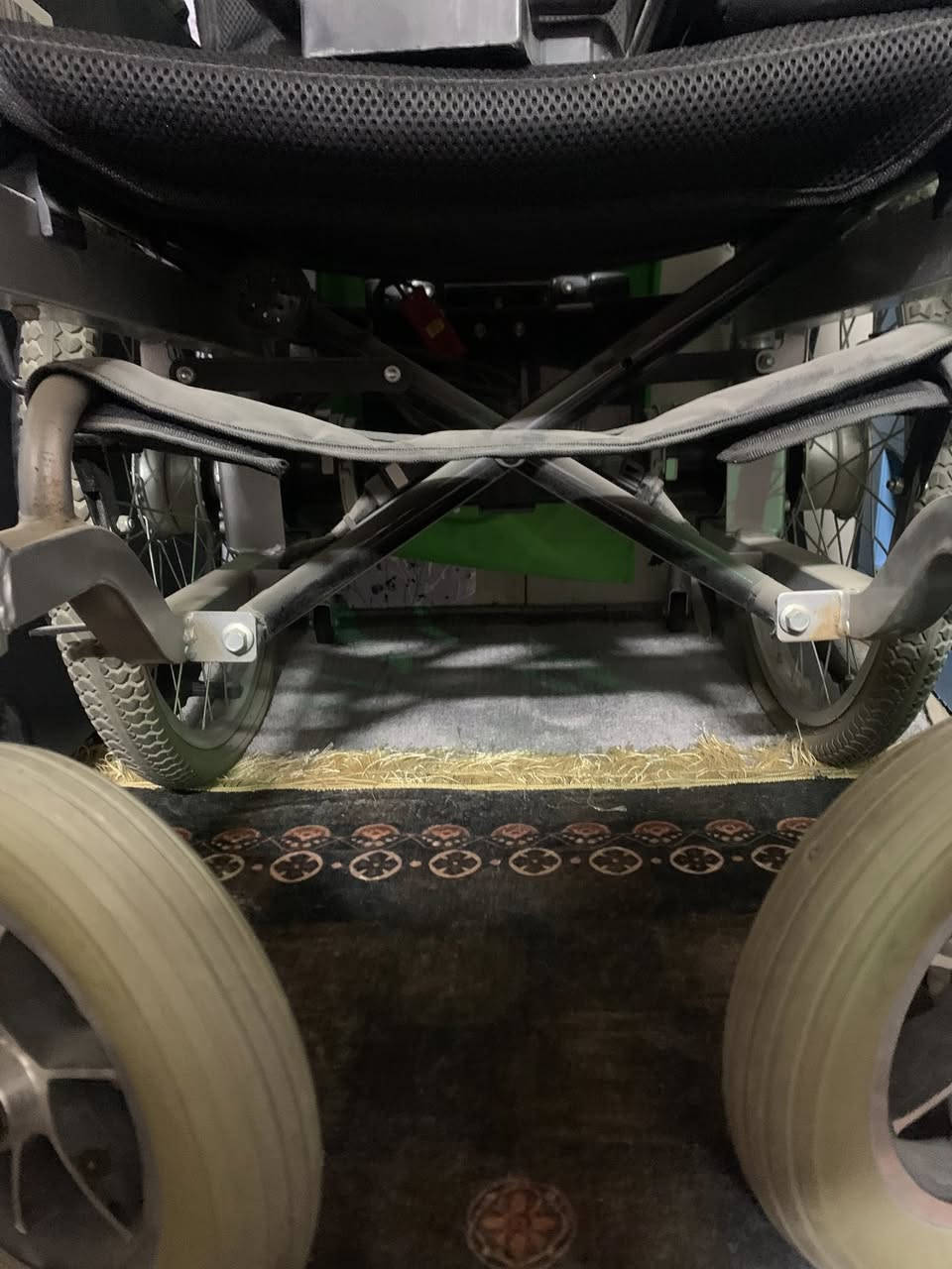 السلام عليكم كرسي معوقين جديد اشتخدام شهر 1فقط بعده جديد للبيع العنوان بغداد السعر600الف تواصل***********
