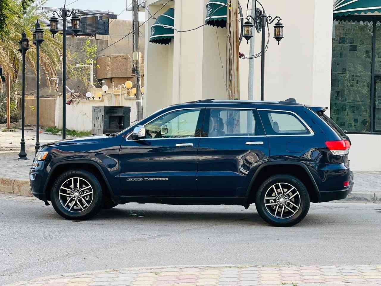 جيب  شيروكي مديل 2017  فول مواصفات لمتت سعر 187 وبيه مجال للاستفسار الاتصال ***********  وارد مريكي جاملغ  بدون دواخل وصور حادث بلمنشور  ولباقي كفاله عامه من صبغ وضربه وتبديل  ماشيه 93 مواصفات فول و 1عله1 اعله فئة  داخل بيجي فتحه بصمه تشغيل  بصمه بواب شفتات ستيرن سيدي بلجكمجه تشغيل عن بعد جنطه شفط كشنات جلد وكهربائي توقف ذاتي وتدفئة تبريد بلكشن شاشه جبيره كامره دواره مري قلاب ثلث وضعيات قياده مثبت سرعه تحكم ستيرن قطعتين تبريد مري شفط قلاب ستيرن كهربائ وبعد بيهه هواي مواصفات مكينه سته 6سلندر 3600  حداديه جديده تبريد شغال رقم اربيل سنويه لل 29 سياره جديده وجاهزه سياره كربلاء كربلاء, العراق
