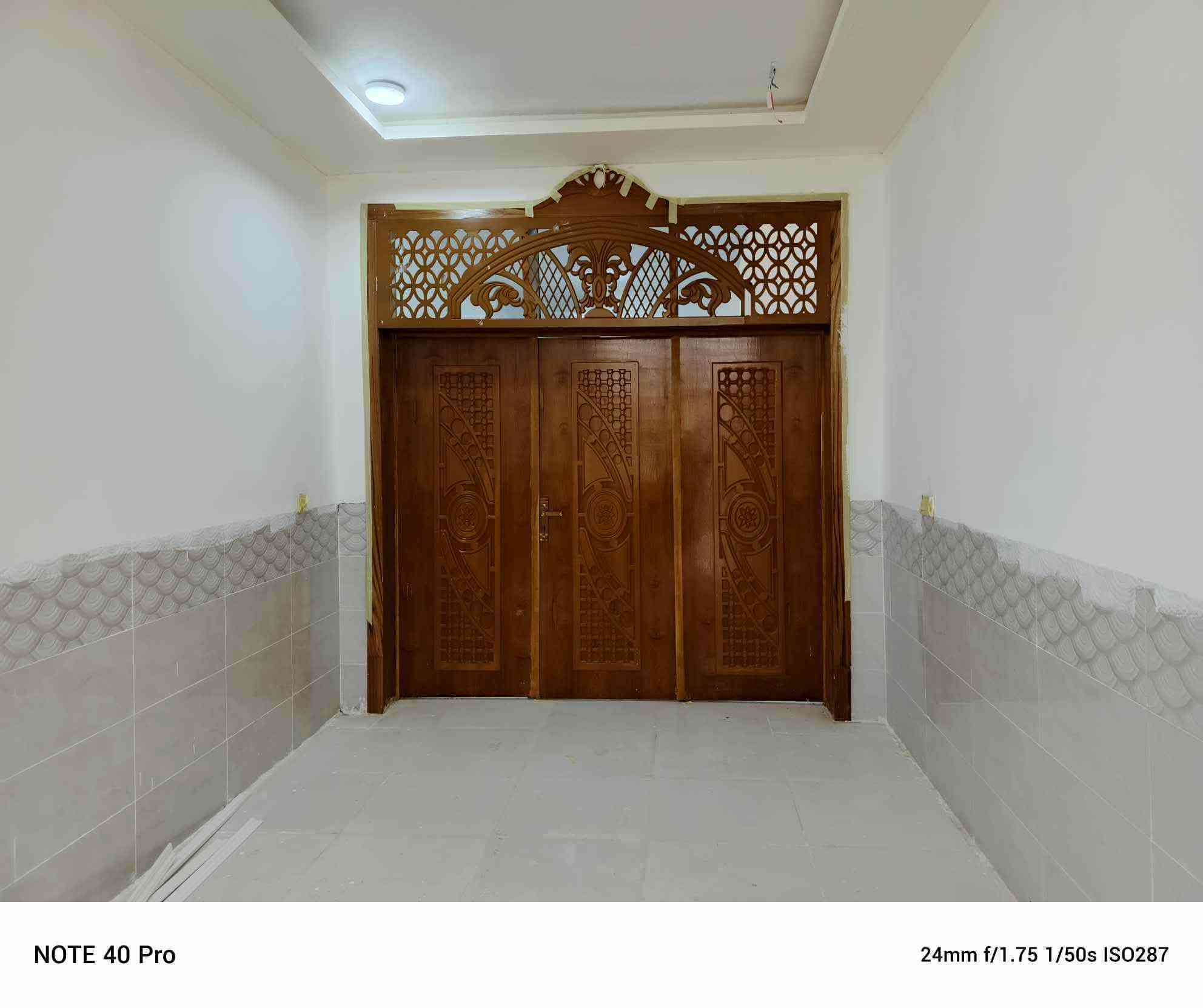 386
دار للرهن (100 متر) شارع الصب عمود 282 شارع المطحنه
 قرب شارع الصب خلف الجامع
السعر الرهن 15 مليون
يحتوي على طابق واحد 
 غرفه  مطبخ   صاله   استقبال
ـــــــــــــــــــــــــــــــــــــــــــــــــــــــ
بيت جديد فول غير مسكون
مدة الرهن سنه وقابل للتجديد
اي استفسار اتواصل مع على رقم التي ***********
