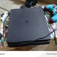 بلايستيشن 4 • نص تيرا • ملحقات كاملة