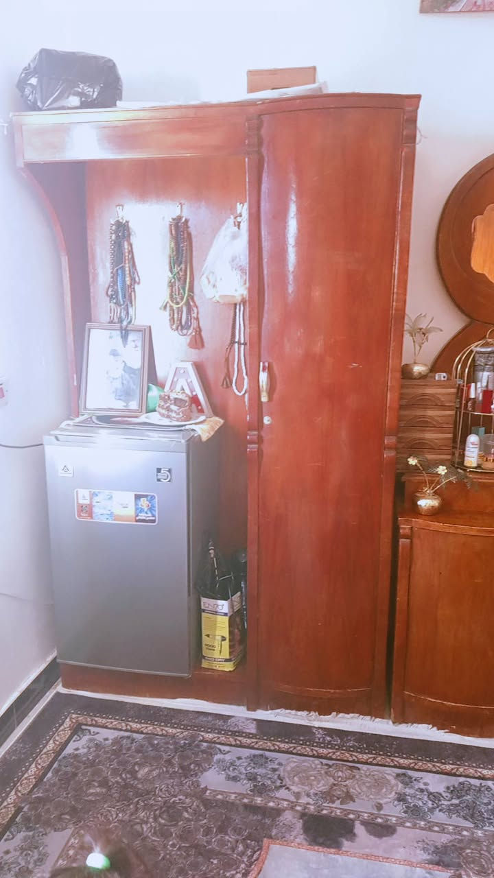 غرفه نوم للبيع تزكام. لكنتور 7 باب صاج لضهر بلوك لصبغ حراري جديده خشب ثقيل ***********
