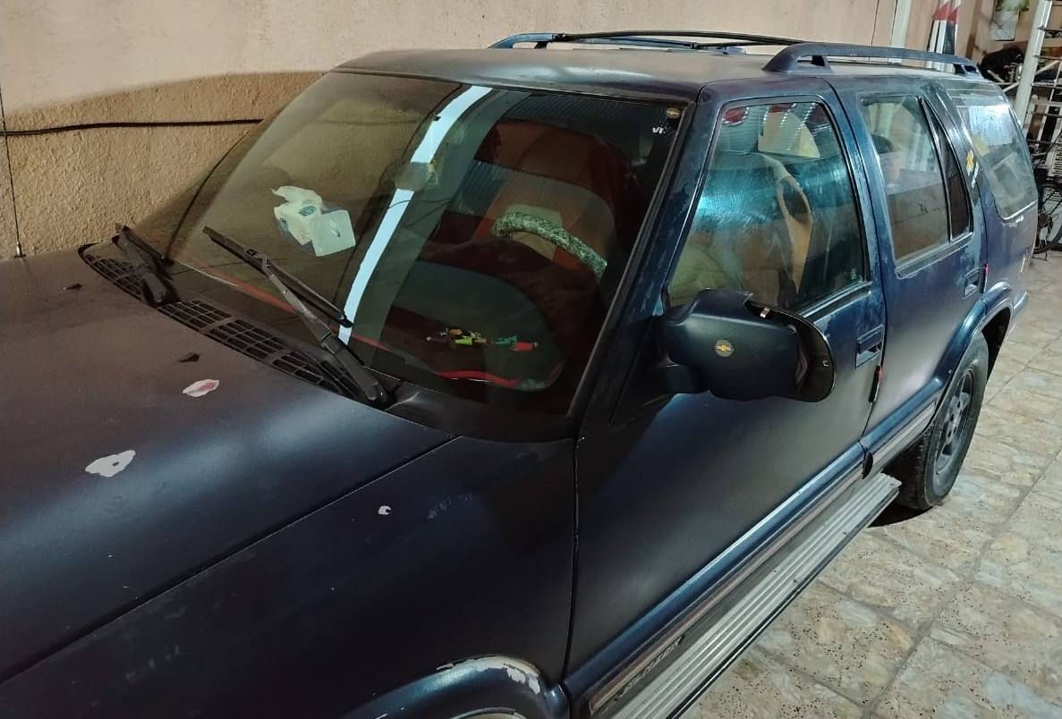 السلام عليكم سياره شوفر  بلايزر  موديل 2000 لون كحلي  رقم انكليزي  باسمي نظيفه  السعر  36 مكاني 👈بغداد شارع فلسطين // واتساب عنده   *********** رقم صاحب السياره
