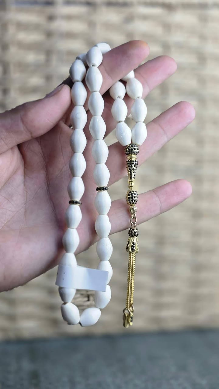 %١٠ خصم ..

ماشاء الله تبارك الرحمن ❤️‍🔥❤️‍🔥❤️‍🔥
اناقة و شياكة و جودة عالية جدا في T.R . منها : 

سبحة جميلة جدا و جودة عالية و مختلفة ، منها : 

📿 كهرب الماني و بلطيقي و روسي و لتواني و بولوني 
📿 دارسين و عظم جمل
📿 يسر مصري و نارجيل 
📿 سندلوس الماني شغل يدوي ، سندلوس تركي ، سندلوس الافغاني شغل يدوي قديمي 

📿 فضة عيار ٩٢٥ تركي 
📿 جام طيارة بيها ورقة الذهب 
📿 سلاطين ( ٧ ) اللون

📿 كوك تركي شغل يدوي 
📿 لؤلؤ السحري يتغير اللون 
📿 لؤلؤ و مرجان وجاد و سترين و لازورد و كوارتز و فلورايت و جمشت 

🌹🌹 للطلب يمكنكم التواصل معنا عا الماسنجر والواتساب من خلال هذا الرقم : ***********
لدينا خدمة التوصيل مجاني لكل محافظات العراق 
عنوان : الاربيل ، سوق قيصري - سوق الذهب ، محل " شاد " جانب حلويات الاربيل
