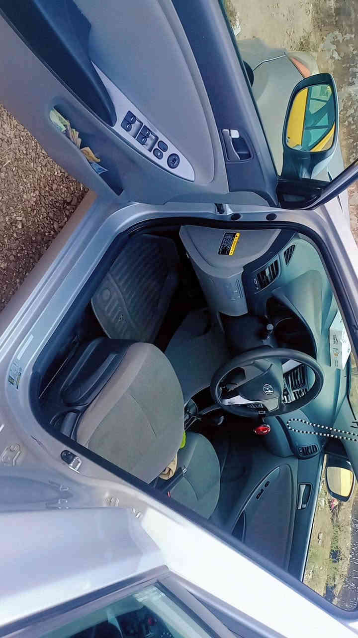 سلام عليكم  سياره اكسنت موديل 2017 للبيع امريكي الضرر جاملغ خلفي السعر المطلوب 112  رقم بغداد  انكليزي  للاتصال ***********.
